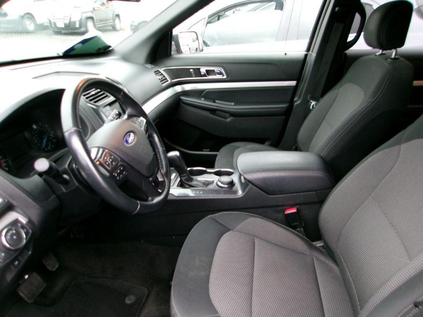 2017 RED FORD EXPLORER XLT (1FM5K8D80HG) with an 3.5L engine, Automatic transmission, located at 501 E. Columbia St., Springfield, OH, 45503, (800) 262-7122, 39.925262, -83.801796 - *** 1 Owner *** Clean CarFax w/ 21 Service Records*** New Tires *** 4wd *** XLT *** Jay North Auto has offered hand picked vehicles since 1965! Our customer's enjoy a NO pressure buying experience with a small town feel. We are a preferred dealer for many local credit unions and lenders. Bad cr - Photo#8