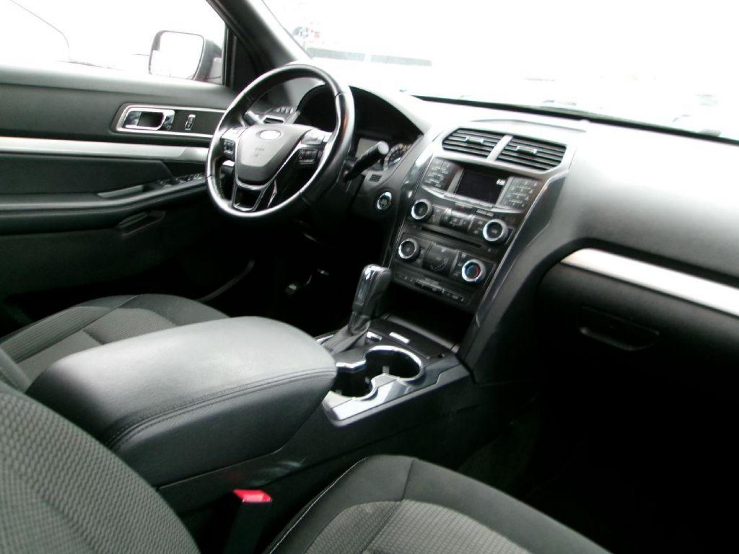 2017 RED FORD EXPLORER XLT (1FM5K8D80HG) with an 3.5L engine, Automatic transmission, located at 501 E. Columbia St., Springfield, OH, 45503, (800) 262-7122, 39.925262, -83.801796 - *** 1 Owner *** Clean CarFax w/ 21 Service Records*** New Tires *** 4wd *** XLT *** Jay North Auto has offered hand picked vehicles since 1965! Our customer's enjoy a NO pressure buying experience with a small town feel. We are a preferred dealer for many local credit unions and lenders. Bad cr - Photo#11