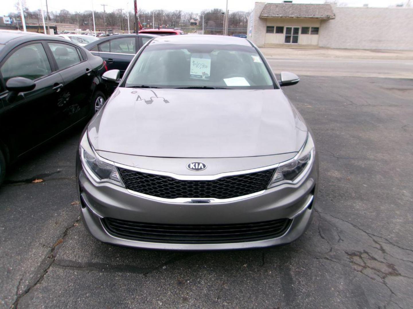 2018 GRAY KIA OPTIMA LX (5XXGT4L38JG) with an 2.4L engine, Automatic transmission, located at 501 E. Columbia St., Springfield, OH, 45503, (800) 262-7122, 39.925262, -83.801796 - Photo#1