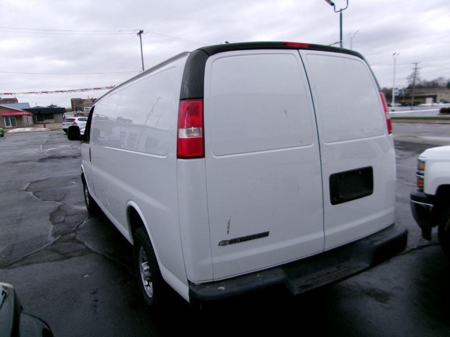 2019 WHITE CHEVROLET EXPRESS G3500 EXTENDED CARGO (1GCZGHFGXK1) with an 6.0L engine, Automatic transmission, located at 501 E. Columbia St., Springfield, OH, 45503, (800) 262-7122, 39.925262, -83.801796 - ***Clean Carfax***Express G3500***6.0L V8***New Battery***New Front Brake Pads and Rotors***New Tires***Fresh Oil Change***Ready To Go*** Jay North Auto has offered hand picked vehicles since 1965! Our customer's enjoy a NO pressure buying experience with a small town feel. All of our vehicles - Photo#5