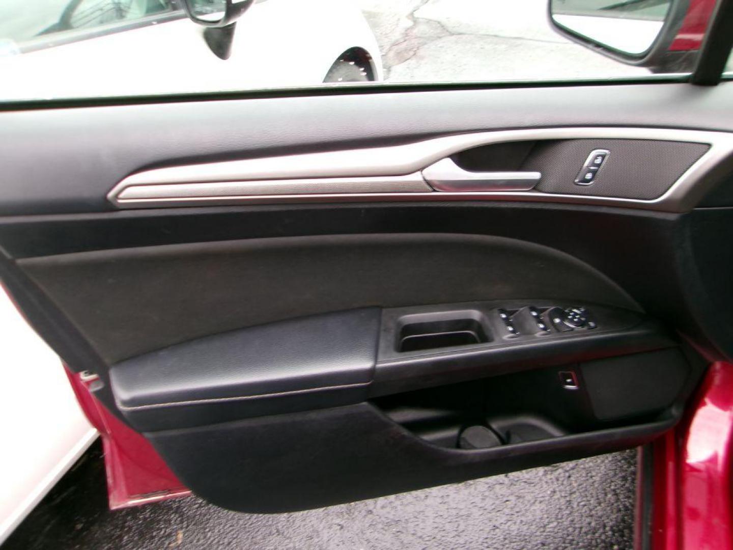 2018 RED FORD FUSION SE HYBRID (3FA6P0LU3JR) with an 2.0L engine, Continuously Variable transmission, located at 501 E. Columbia St., Springfield, OH, 45503, (800) 262-7122, 39.925262, -83.801796 - ***Clean Carfax***New Tires***New Front and Rear Brakes***New Air Filter and Cabin Air Filter***New Wiper Blades***HYBRID***Heated Seats***Fresh Oil Change***Ready To Go*** Jay North Auto has offered hand picked vehicles since 1965! Our customer's enjoy a NO pressure buying experience with a s - Photo#6