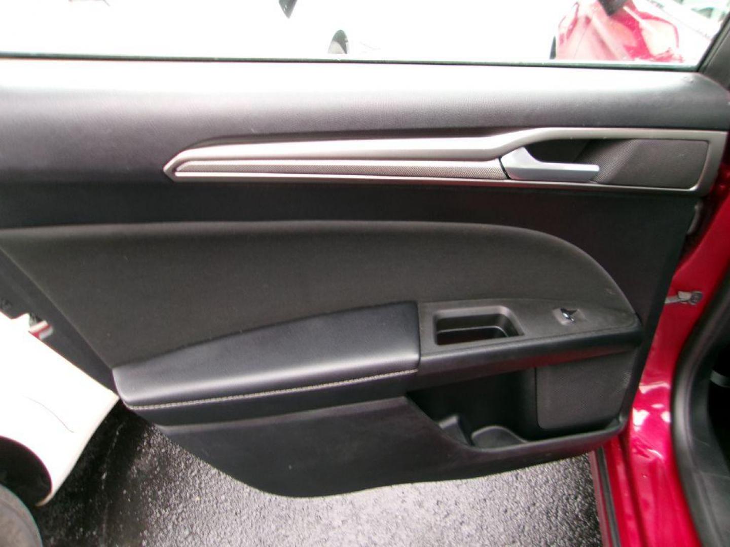 2018 RED FORD FUSION SE HYBRID (3FA6P0LU3JR) with an 2.0L engine, Continuously Variable transmission, located at 501 E. Columbia St., Springfield, OH, 45503, (800) 262-7122, 39.925262, -83.801796 - ***Clean Carfax***New Tires***New Front and Rear Brakes***New Air Filter and Cabin Air Filter***New Wiper Blades***HYBRID***Heated Seats***Fresh Oil Change***Ready To Go*** Jay North Auto has offered hand picked vehicles since 1965! Our customer's enjoy a NO pressure buying experience with a s - Photo#9