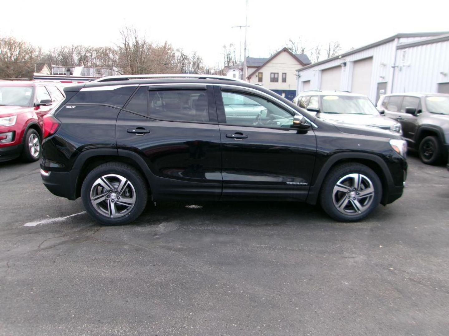 2018 BLACK GMC TERRAIN SLT (3GKALPEV8JL) with an 1.5L engine, Automatic transmission, located at 501 E. Columbia St., Springfield, OH, 45503, (800) 262-7122, 39.925262, -83.801796 - *** New Tires *** Leather *** Heated Seats *** SLT *** FWD *** Nice *** Jay North Auto has offered hand picked vehicles since 1965! Our customer's enjoy a NO pressure buying experience with a small town feel. We are a preferred dealer for many local credit unions and lenders. Bad credit? No Cre - Photo#1