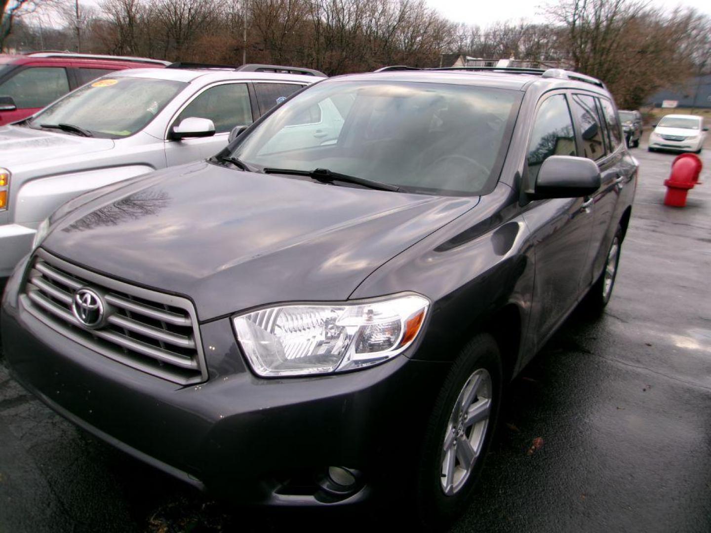 2010 GRAY TOYOTA HIGHLANDER SE (5TDJK3EH2AS) with an 3.5L engine, Automatic transmission, located at 501 E. Columbia St., Springfield, OH, 45503, (800) 262-7122, 39.925262, -83.801796 - *** SE *** Loaded *** Leather *** AWD V6 *** Moonroof *** Back Up Camera *** New Brakes *** New Rear Wheel Hubs *** New Air and Cabin Filter *** Jay North Auto has offered hand picked vehicles since 1965! Our customer's enjoy a NO pressure buying experience with a small town feel. We are a pre - Photo#2