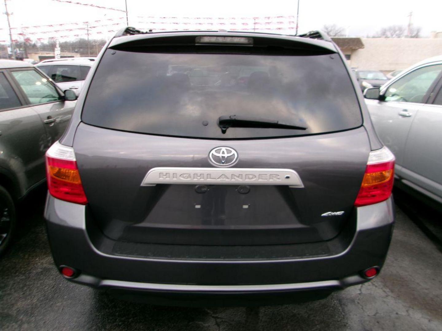 2010 GRAY TOYOTA HIGHLANDER SE (5TDJK3EH2AS) with an 3.5L engine, Automatic transmission, located at 501 E. Columbia St., Springfield, OH, 45503, (800) 262-7122, 39.925262, -83.801796 - *** SE *** Loaded *** Leather *** AWD V6 *** Moonroof *** Back Up Camera *** New Brakes *** New Rear Wheel Hubs *** New Air and Cabin Filter *** Jay North Auto has offered hand picked vehicles since 1965! Our customer's enjoy a NO pressure buying experience with a small town feel. We are a pre - Photo#4