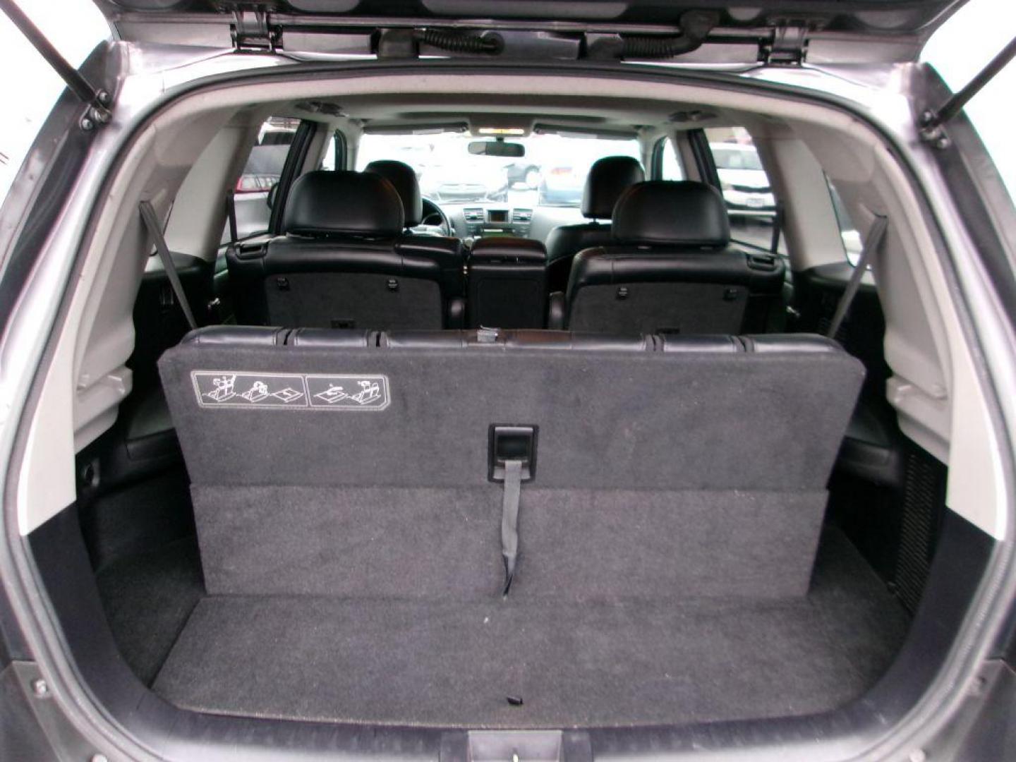 2010 GRAY TOYOTA HIGHLANDER SE (5TDJK3EH2AS) with an 3.5L engine, Automatic transmission, located at 501 E. Columbia St., Springfield, OH, 45503, (800) 262-7122, 39.925262, -83.801796 - *** SE *** Loaded *** Leather *** AWD V6 *** Moonroof *** Back Up Camera *** New Brakes *** New Rear Wheel Hubs *** New Air and Cabin Filter *** Jay North Auto has offered hand picked vehicles since 1965! Our customer's enjoy a NO pressure buying experience with a small town feel. We are a pre - Photo#5