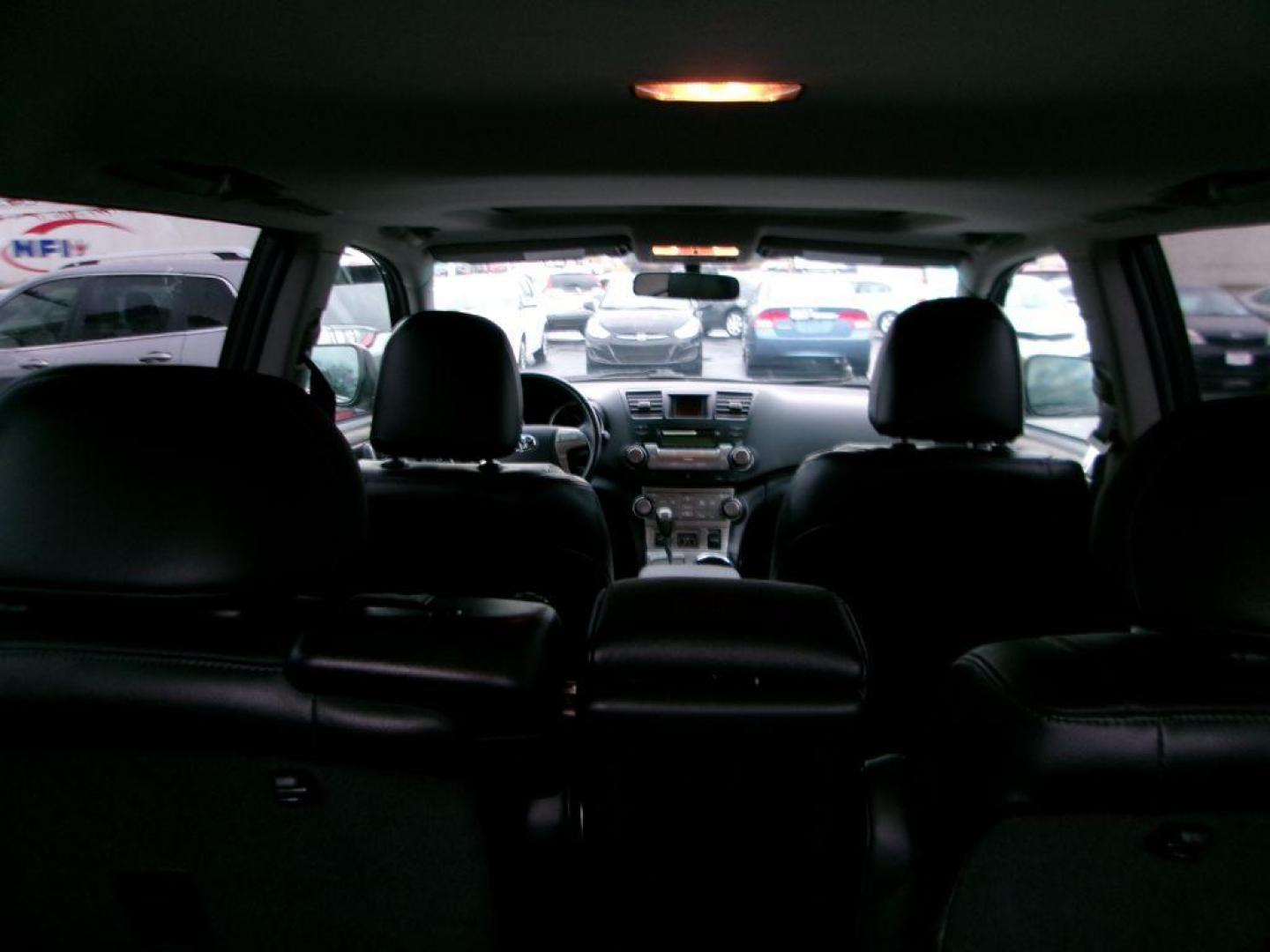 2010 GRAY TOYOTA HIGHLANDER SE (5TDJK3EH2AS) with an 3.5L engine, Automatic transmission, located at 501 E. Columbia St., Springfield, OH, 45503, (800) 262-7122, 39.925262, -83.801796 - *** SE *** Loaded *** Leather *** AWD V6 *** Moonroof *** Back Up Camera *** New Brakes *** New Rear Wheel Hubs *** New Air and Cabin Filter *** Jay North Auto has offered hand picked vehicles since 1965! Our customer's enjoy a NO pressure buying experience with a small town feel. We are a pre - Photo#6