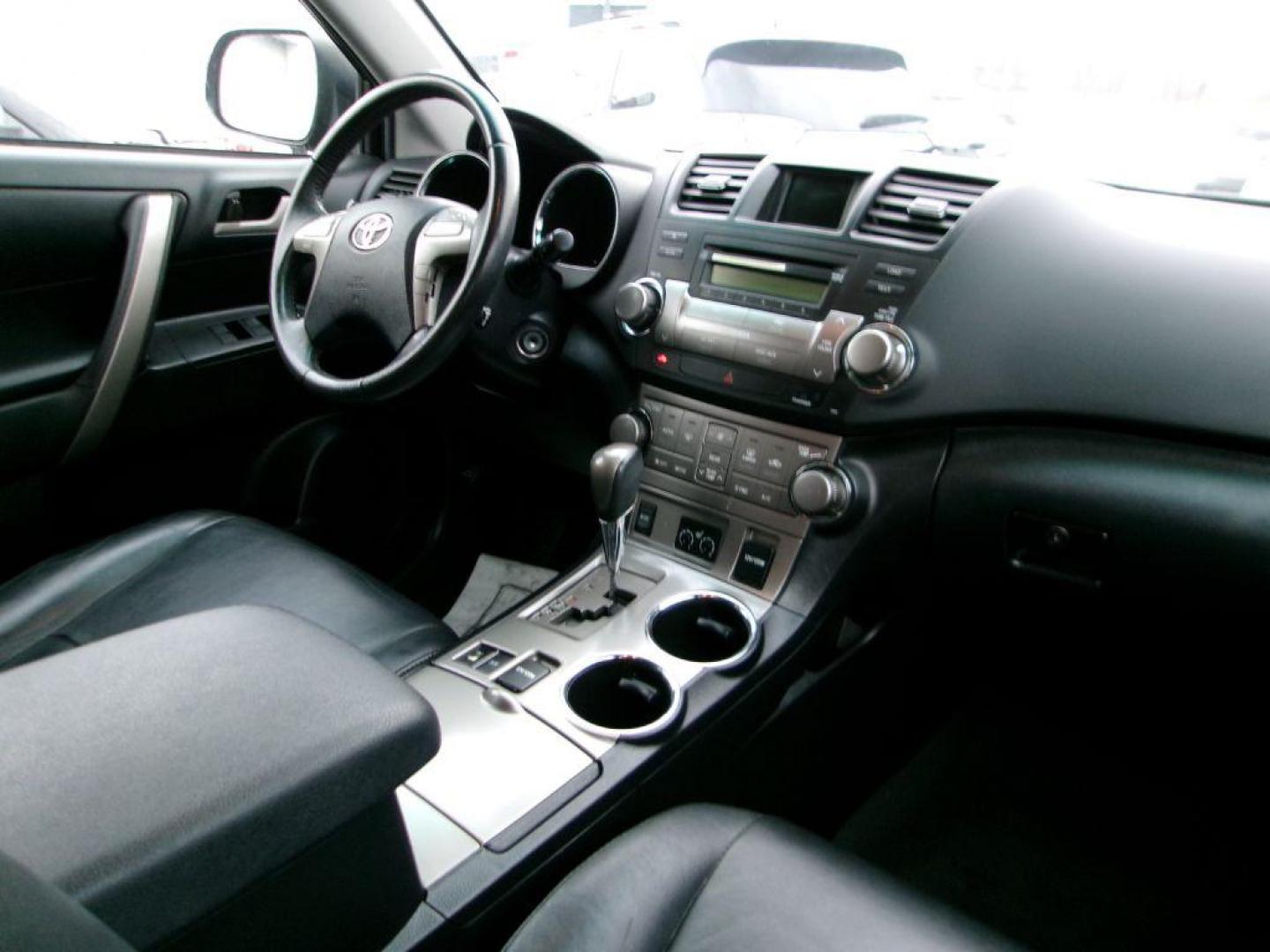 2010 GRAY TOYOTA HIGHLANDER SE (5TDJK3EH2AS) with an 3.5L engine, Automatic transmission, located at 501 E. Columbia St., Springfield, OH, 45503, (800) 262-7122, 39.925262, -83.801796 - *** SE *** Loaded *** Leather *** AWD V6 *** Moonroof *** Back Up Camera *** New Brakes *** New Rear Wheel Hubs *** New Air and Cabin Filter *** Jay North Auto has offered hand picked vehicles since 1965! Our customer's enjoy a NO pressure buying experience with a small town feel. We are a pre - Photo#14