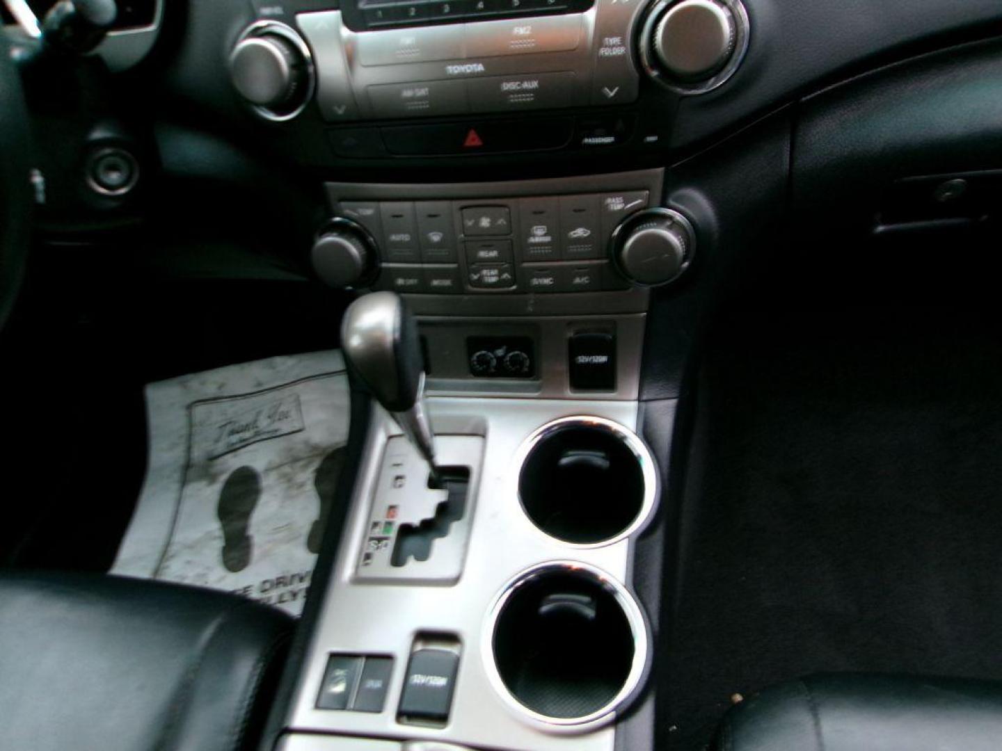 2010 GRAY TOYOTA HIGHLANDER SE (5TDJK3EH2AS) with an 3.5L engine, Automatic transmission, located at 501 E. Columbia St., Springfield, OH, 45503, (800) 262-7122, 39.925262, -83.801796 - *** SE *** Loaded *** Leather *** AWD V6 *** Moonroof *** Back Up Camera *** New Brakes *** New Rear Wheel Hubs *** New Air and Cabin Filter *** Jay North Auto has offered hand picked vehicles since 1965! Our customer's enjoy a NO pressure buying experience with a small town feel. We are a pre - Photo#16