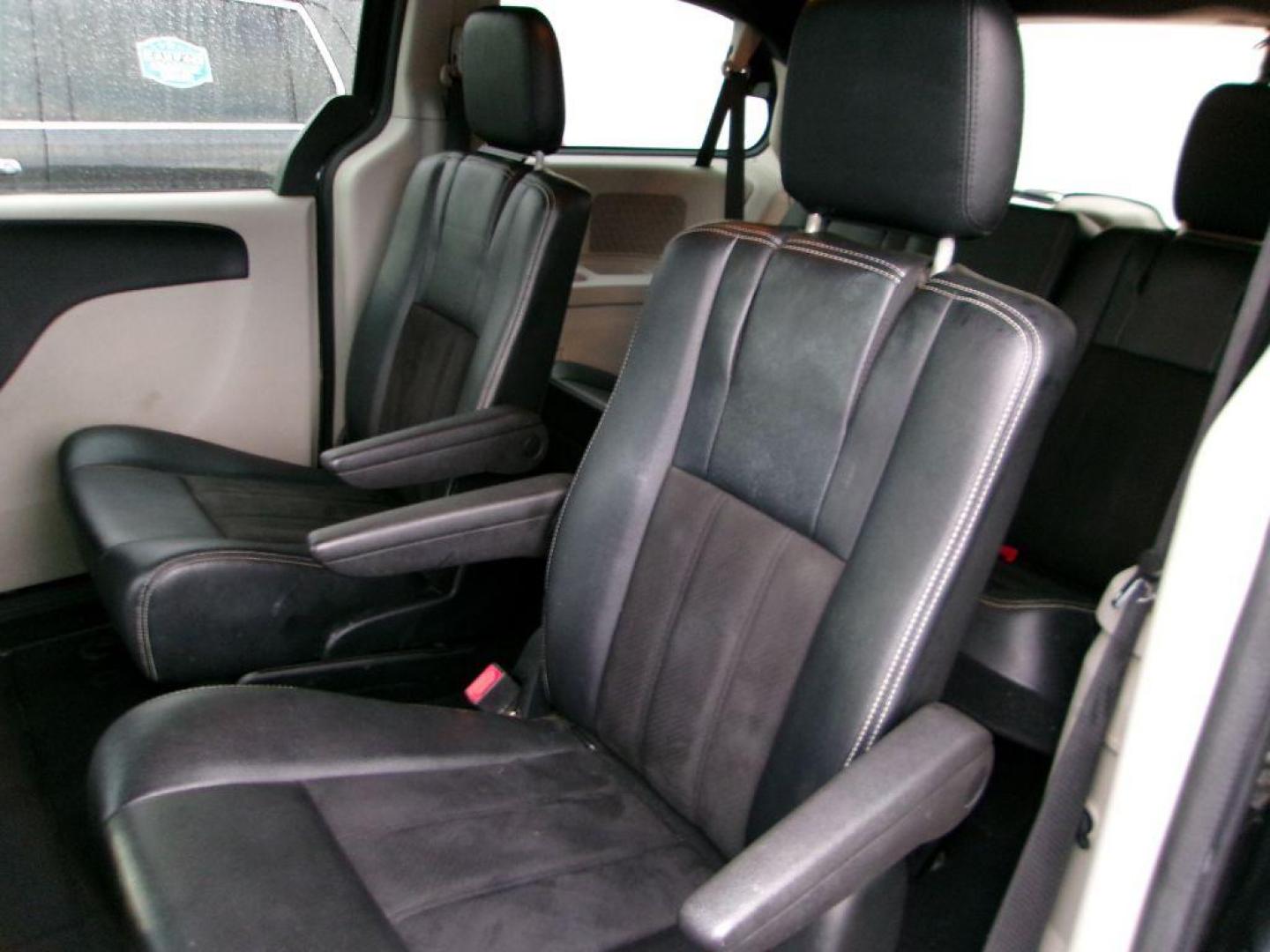 2020 BLACK DODGE GRAND CARAVAN SXT (2C4RDGCG7LR) with an 3.6L engine, Automatic transmission, located at 501 E. Columbia St., Springfield, OH, 45503, (800) 262-7122, 39.925262, -83.801796 - *** SXT *** 3.6L V6 *** New Brakes *** Oil and Filter *** Cabin and Air filter *** NICE *** Power Liftgate *** Power Doors *** Jay North Auto has offered hand picked vehicles since 1965! Our customer's enjoy a NO pressure buying experience with a small town feel. We are a preferred dealer for - Photo#9