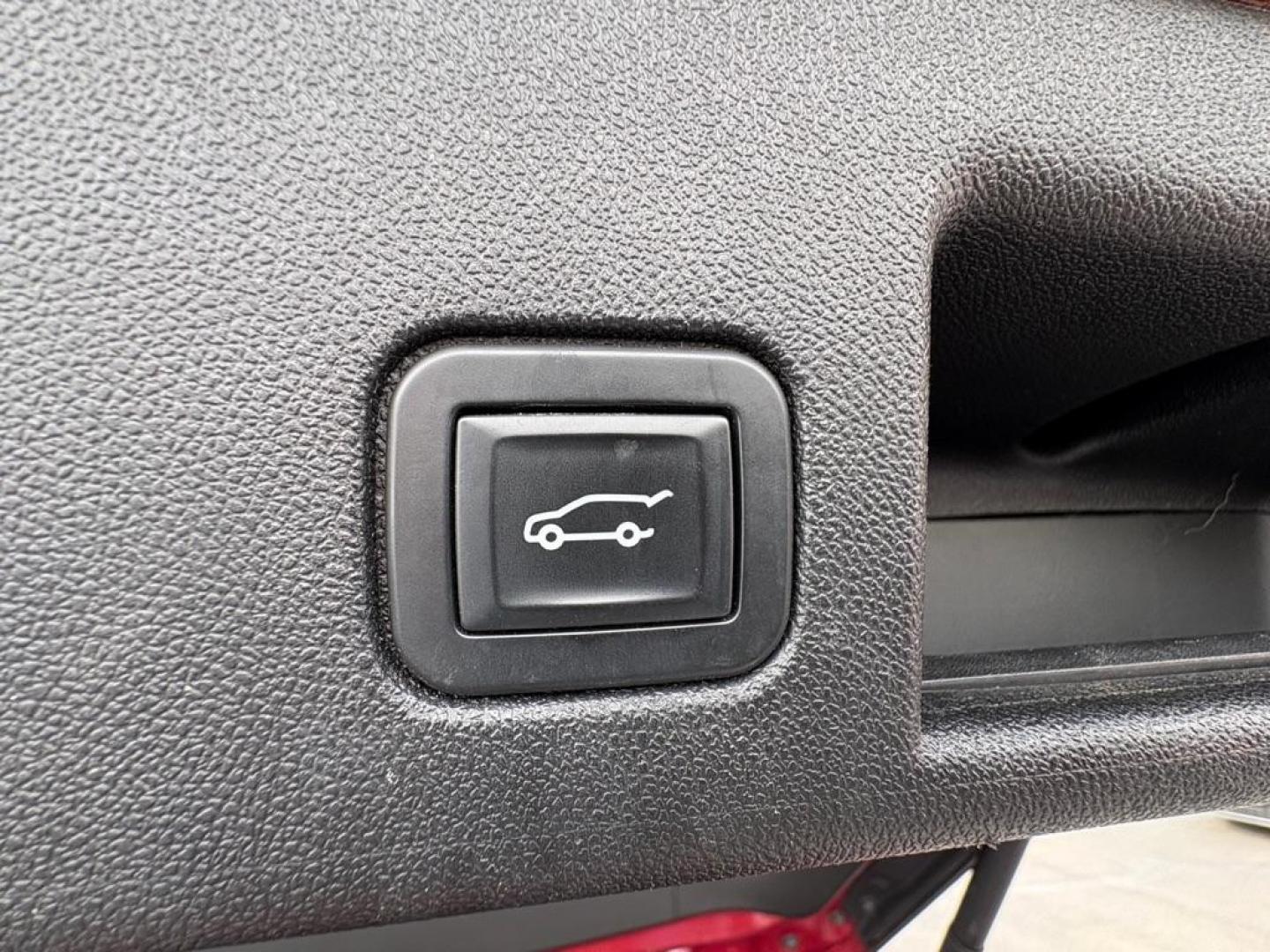 2018 RED CHEVROLET EQUINOX LT (2GNAXJEV8J6) with an 1.5L engine, Automatic transmission, located at 501 E. Columbia St., Springfield, OH, 45503, (800) 262-7122, 39.925262, -83.801796 - *** LT *** Remote Start *** New Oil and Filter *** New Cabin and Air filter *** New Brakes *** New TPMS Sensors *** Back Up Camera *** Jay North Auto has offered hand picked vehicles since 1965! Our customer's enjoy a NO pressure buying experience with a small town feel. We are a preferred de - Photo#13