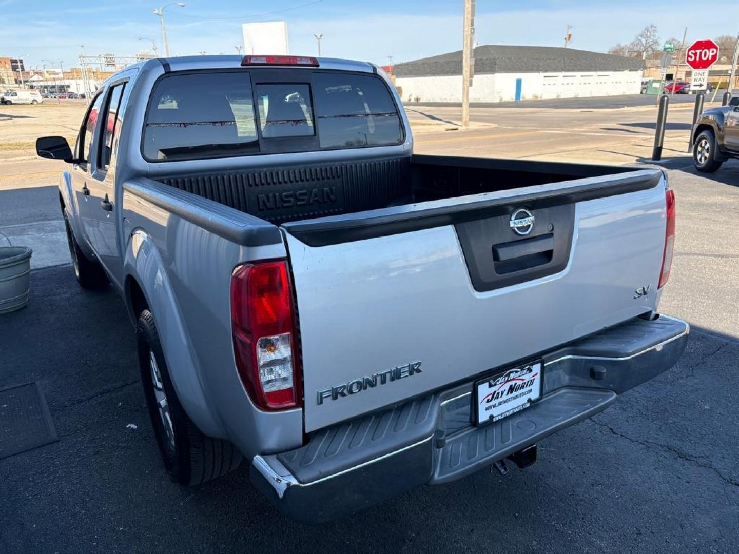 2015 SILVER NISSAN FRONTIER SV CREW CAB (1N6AD0ER4FN) with an 4.0L engine, Automatic transmission, located at 501 E. Columbia St., Springfield, OH, 45503, (800) 262-7122, 39.925262, -83.801796 - ***SV***Crew Cab***New Air Filter and Cabin Air Filter***New Front Brake Pads and Rotors***New Wipers***Fresh Oil Change*** Jay North Auto has offered hand picked vehicles since 1965! Our customer's enjoy a NO pressure buying experience with a small town feel. We are a preferred dealer for ma - Photo#4