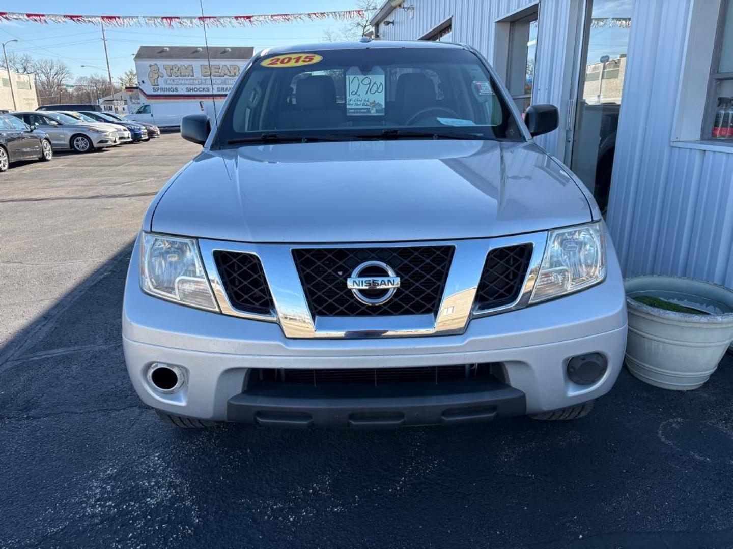 2015 SILVER NISSAN FRONTIER SV CREW CAB (1N6AD0ER4FN) with an 4.0L engine, Automatic transmission, located at 501 E. Columbia St., Springfield, OH, 45503, (800) 262-7122, 39.925262, -83.801796 - ***SV***Crew Cab***New Air Filter and Cabin Air Filter***New Front Brake Pads and Rotors***New Wipers***Fresh Oil Change*** Jay North Auto has offered hand picked vehicles since 1965! Our customer's enjoy a NO pressure buying experience with a small town feel. We are a preferred dealer for ma - Photo#6