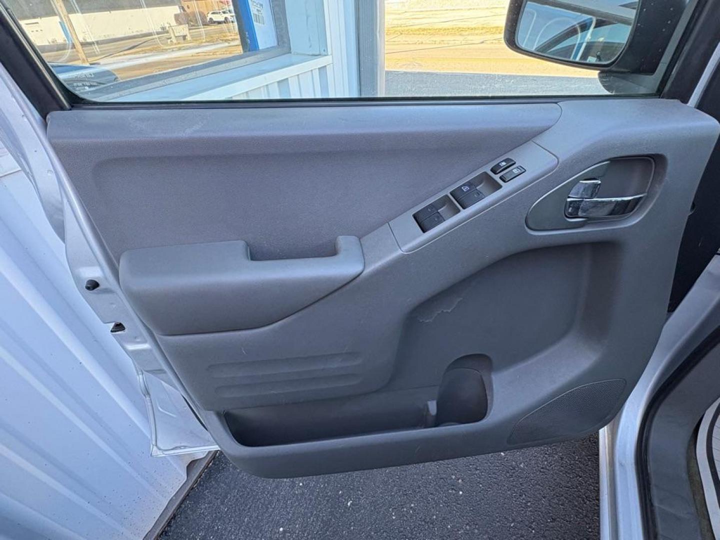 2015 SILVER NISSAN FRONTIER SV CREW CAB (1N6AD0ER4FN) with an 4.0L engine, Automatic transmission, located at 501 E. Columbia St., Springfield, OH, 45503, (800) 262-7122, 39.925262, -83.801796 - ***SV***Crew Cab***New Air Filter and Cabin Air Filter***New Front Brake Pads and Rotors***New Wipers***Fresh Oil Change*** Jay North Auto has offered hand picked vehicles since 1965! Our customer's enjoy a NO pressure buying experience with a small town feel. We are a preferred dealer for ma - Photo#7