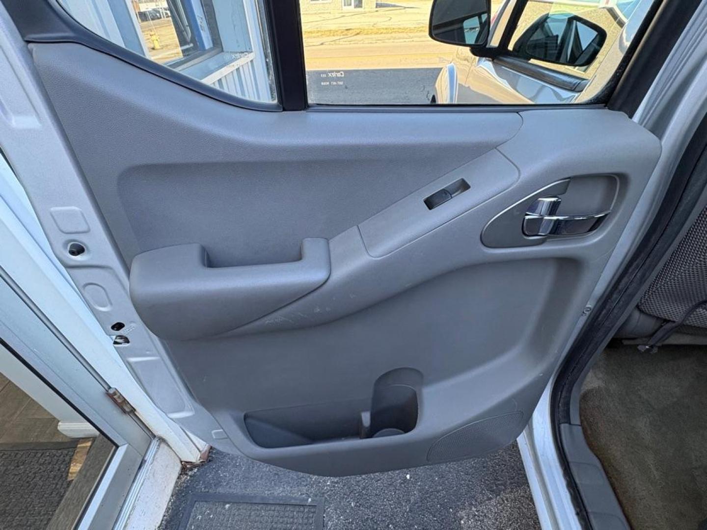 2015 SILVER NISSAN FRONTIER SV CREW CAB (1N6AD0ER4FN) with an 4.0L engine, Automatic transmission, located at 501 E. Columbia St., Springfield, OH, 45503, (800) 262-7122, 39.925262, -83.801796 - ***SV***Crew Cab***New Air Filter and Cabin Air Filter***New Front Brake Pads and Rotors***New Wipers***Fresh Oil Change*** Jay North Auto has offered hand picked vehicles since 1965! Our customer's enjoy a NO pressure buying experience with a small town feel. We are a preferred dealer for ma - Photo#10