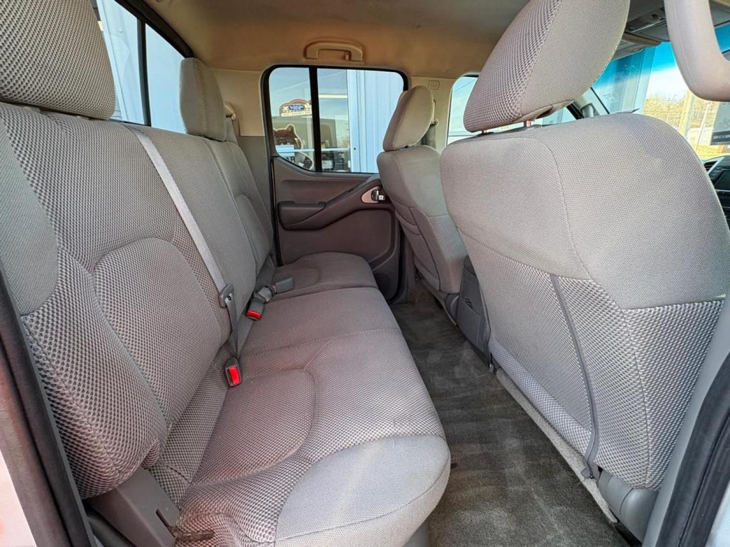 2015 SILVER NISSAN FRONTIER SV CREW CAB (1N6AD0ER4FN) with an 4.0L engine, Automatic transmission, located at 501 E. Columbia St., Springfield, OH, 45503, (800) 262-7122, 39.925262, -83.801796 - ***SV***Crew Cab***New Air Filter and Cabin Air Filter***New Front Brake Pads and Rotors***New Wipers***Fresh Oil Change*** Jay North Auto has offered hand picked vehicles since 1965! Our customer's enjoy a NO pressure buying experience with a small town feel. We are a preferred dealer for ma - Photo#13