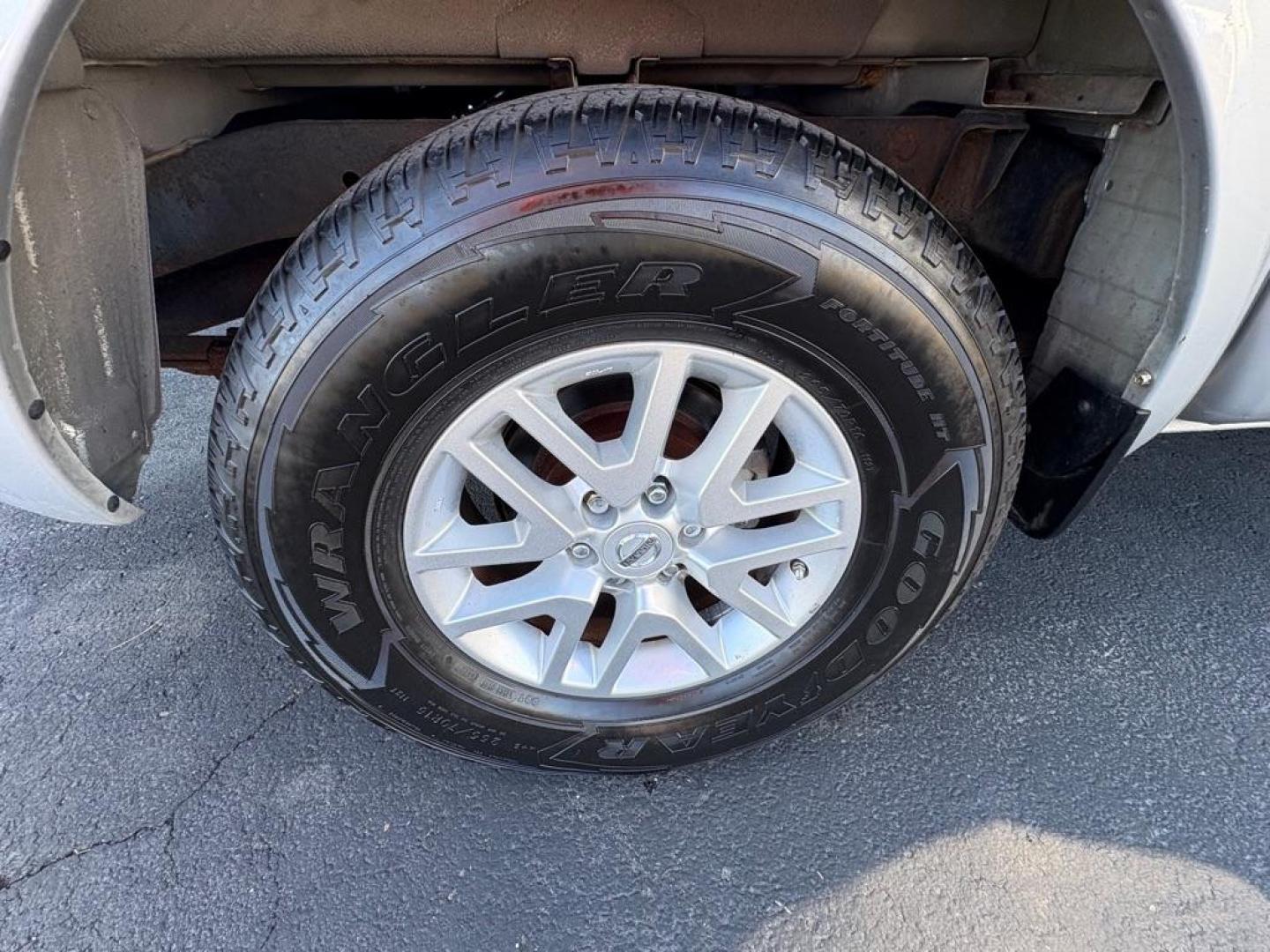 2015 SILVER NISSAN FRONTIER SV CREW CAB (1N6AD0ER4FN) with an 4.0L engine, Automatic transmission, located at 501 E. Columbia St., Springfield, OH, 45503, (800) 262-7122, 39.925262, -83.801796 - ***SV***Crew Cab***New Air Filter and Cabin Air Filter***New Front Brake Pads and Rotors***New Wipers***Fresh Oil Change*** Jay North Auto has offered hand picked vehicles since 1965! Our customer's enjoy a NO pressure buying experience with a small town feel. We are a preferred dealer for ma - Photo#17