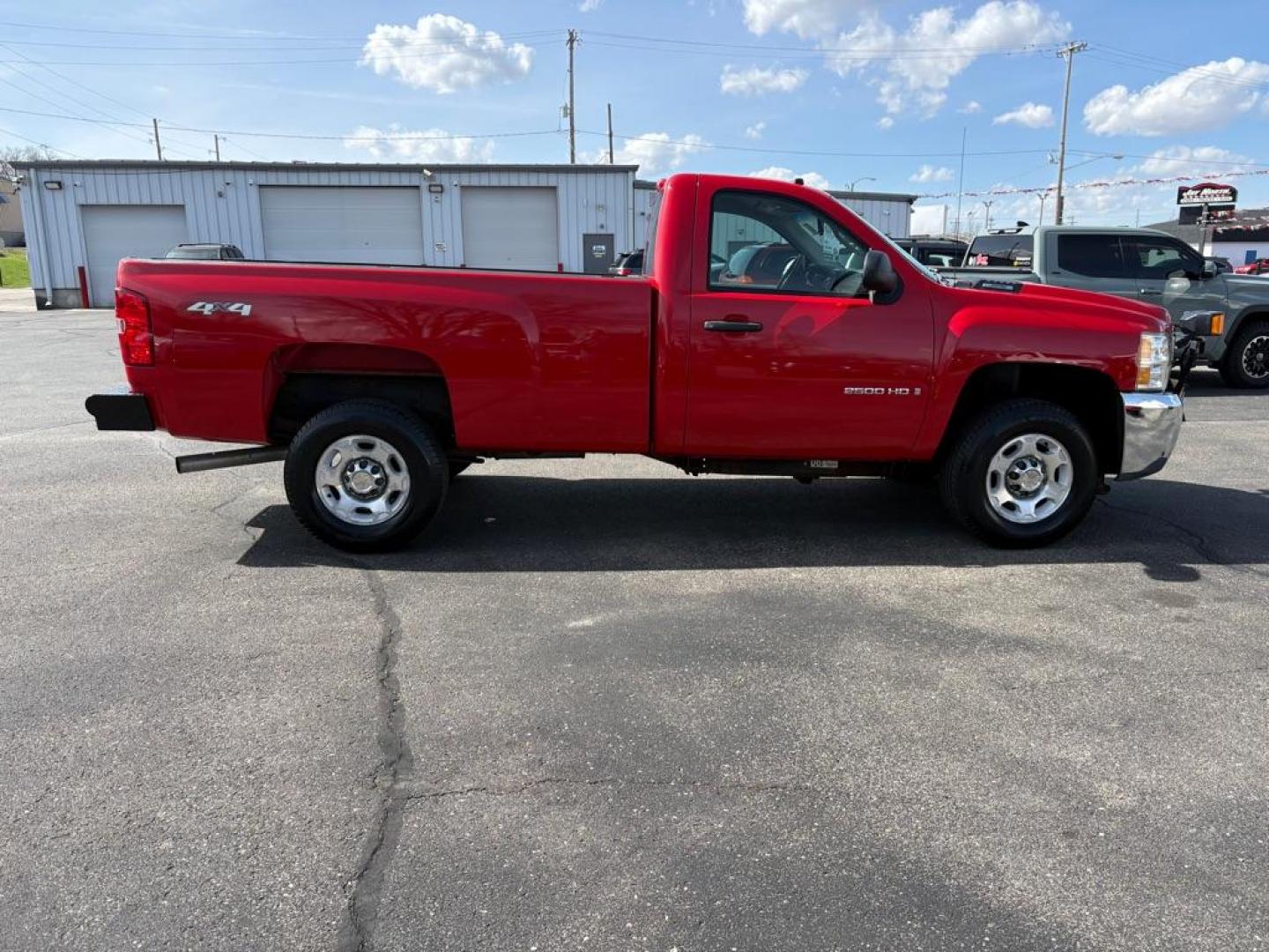 2008 RED CHEVROLET SILVERADO 2500 HEAVY DUTY (1GCHK24K28E) with an 6.0L engine, Automatic transmission, located at 501 E. Columbia St., Springfield, OH, 45503, (800) 262-7122, 39.925262, -83.801796 - ***Price Includes Documentation Fee!***2500HD***4X4***Regular Cab***6.0L V8*** New Air and Cabin Filter *** New Trans cooler line *** Oil and Filter *** 2 Owner w/ Clean CarFax *** Jay North Auto has offered hand picked vehicles since 1965! Our customer's enjoy a NO pressure buying experience w - Photo#1