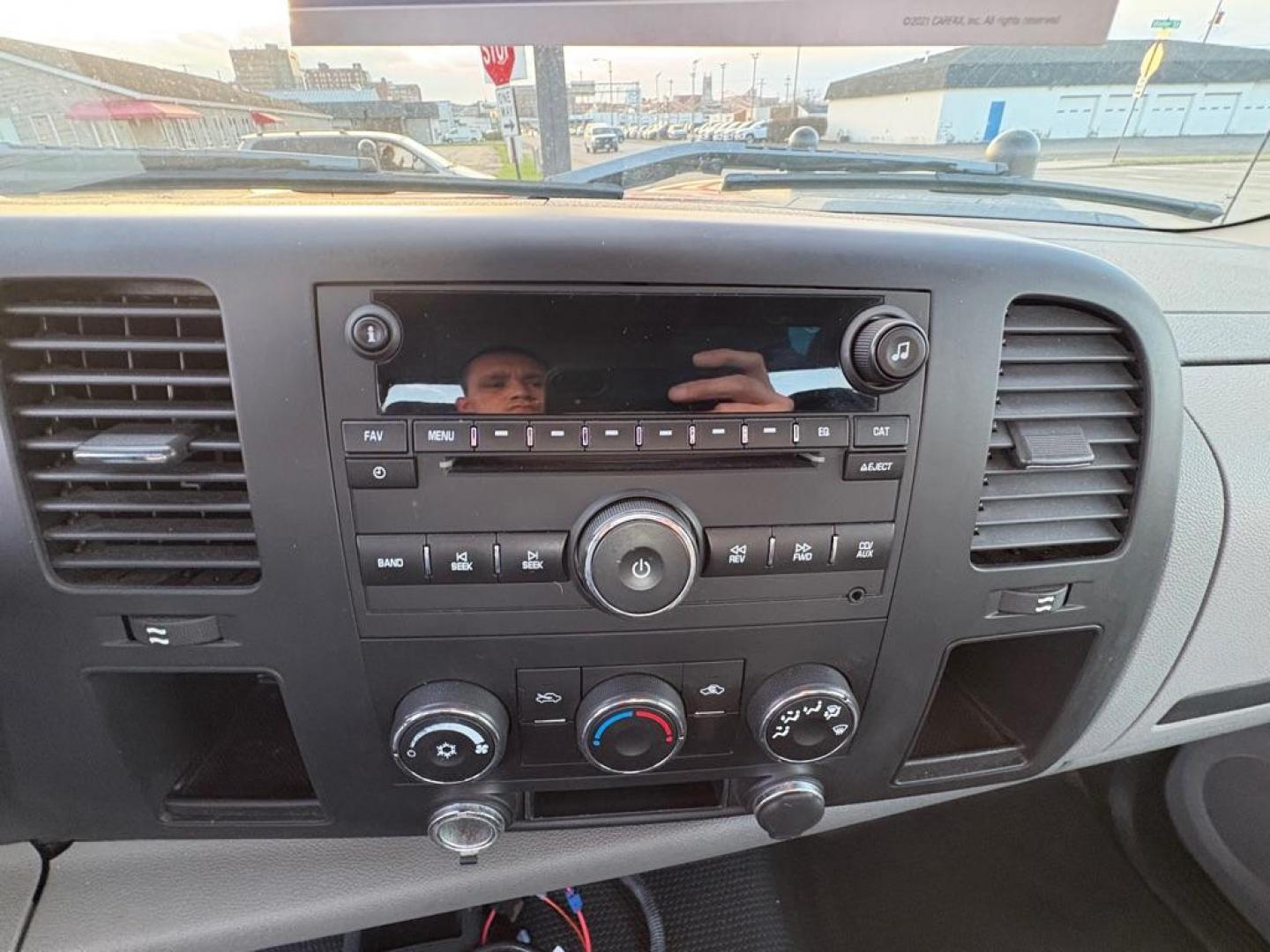 2008 RED CHEVROLET SILVERADO 2500 HEAVY DUTY (1GCHK24K28E) with an 6.0L engine, Automatic transmission, located at 501 E. Columbia St., Springfield, OH, 45503, (800) 262-7122, 39.925262, -83.801796 - ***Price Includes Documentation Fee!***2500HD***4X4***Regular Cab***6.0L V8*** New Air and Cabin Filter *** New Trans cooler line *** Oil and Filter *** 2 Owner w/ Clean CarFax *** Jay North Auto has offered hand picked vehicles since 1965! Our customer's enjoy a NO pressure buying experience w - Photo#11