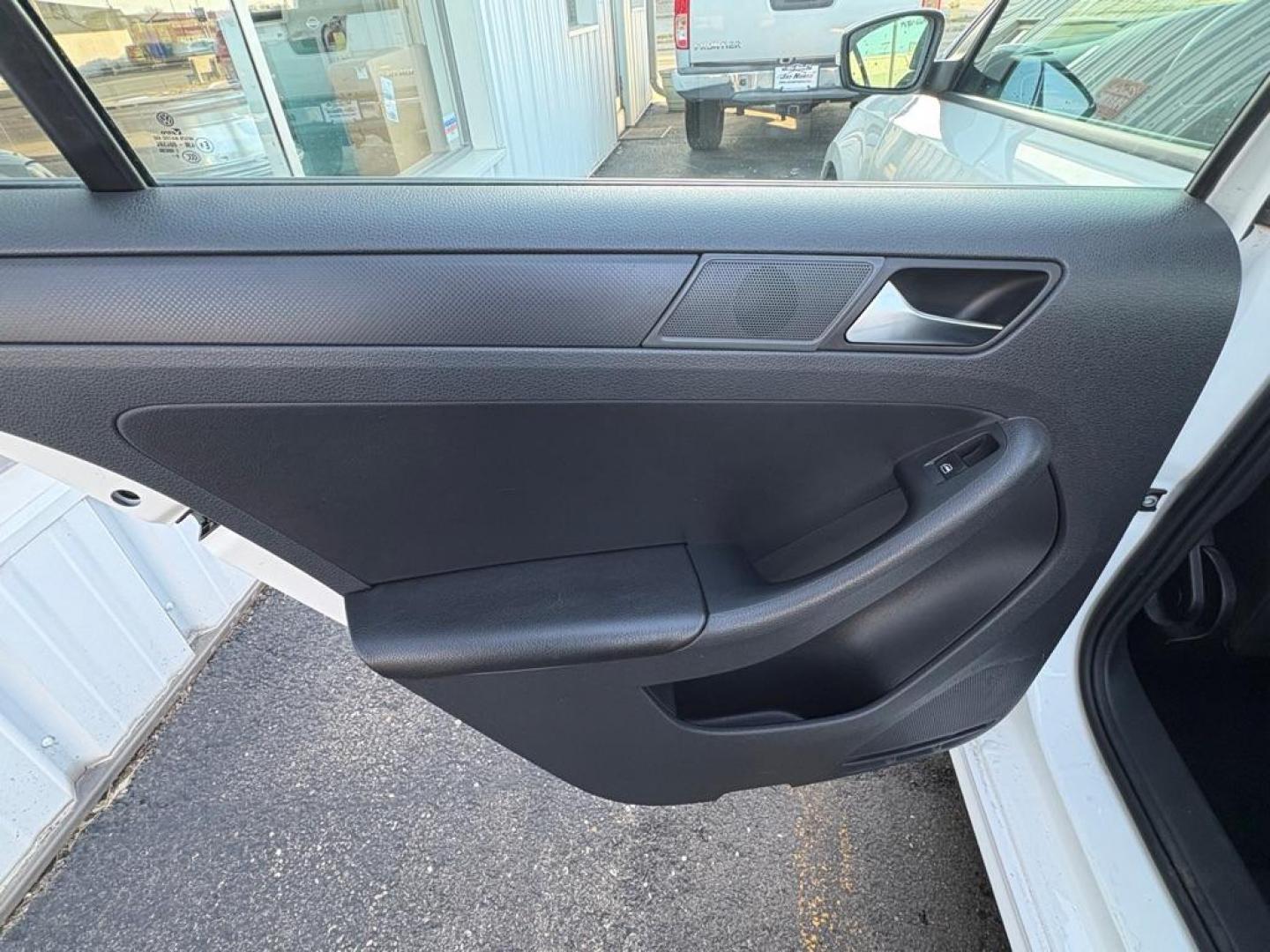 2011 WHITE VOLKSWAGEN JETTA SE (3VWDX7AJ0BM) with an 2.5L engine, Automatic transmission, located at 501 E. Columbia St., Springfield, OH, 45503, (800) 262-7122, 39.925262, -83.801796 - ***SE***2.5L***New Front Brake Pads and Rotors***New Air Filter and Cabin Air Filter***Fresh Oil Change*** Jay North Auto has offered hand picked vehicles since 1965! Our customer's enjoy a NO pressure buying experience with a small town feel. We are a preferred dealer for many local credit u - Photo#9