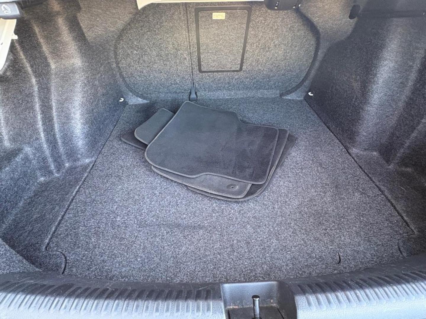 2011 WHITE VOLKSWAGEN JETTA SE (3VWDX7AJ0BM) with an 2.5L engine, Automatic transmission, located at 501 E. Columbia St., Springfield, OH, 45503, (800) 262-7122, 39.925262, -83.801796 - ***SE***2.5L***New Front Brake Pads and Rotors***New Air Filter and Cabin Air Filter***Fresh Oil Change*** Jay North Auto has offered hand picked vehicles since 1965! Our customer's enjoy a NO pressure buying experience with a small town feel. We are a preferred dealer for many local credit u - Photo#11