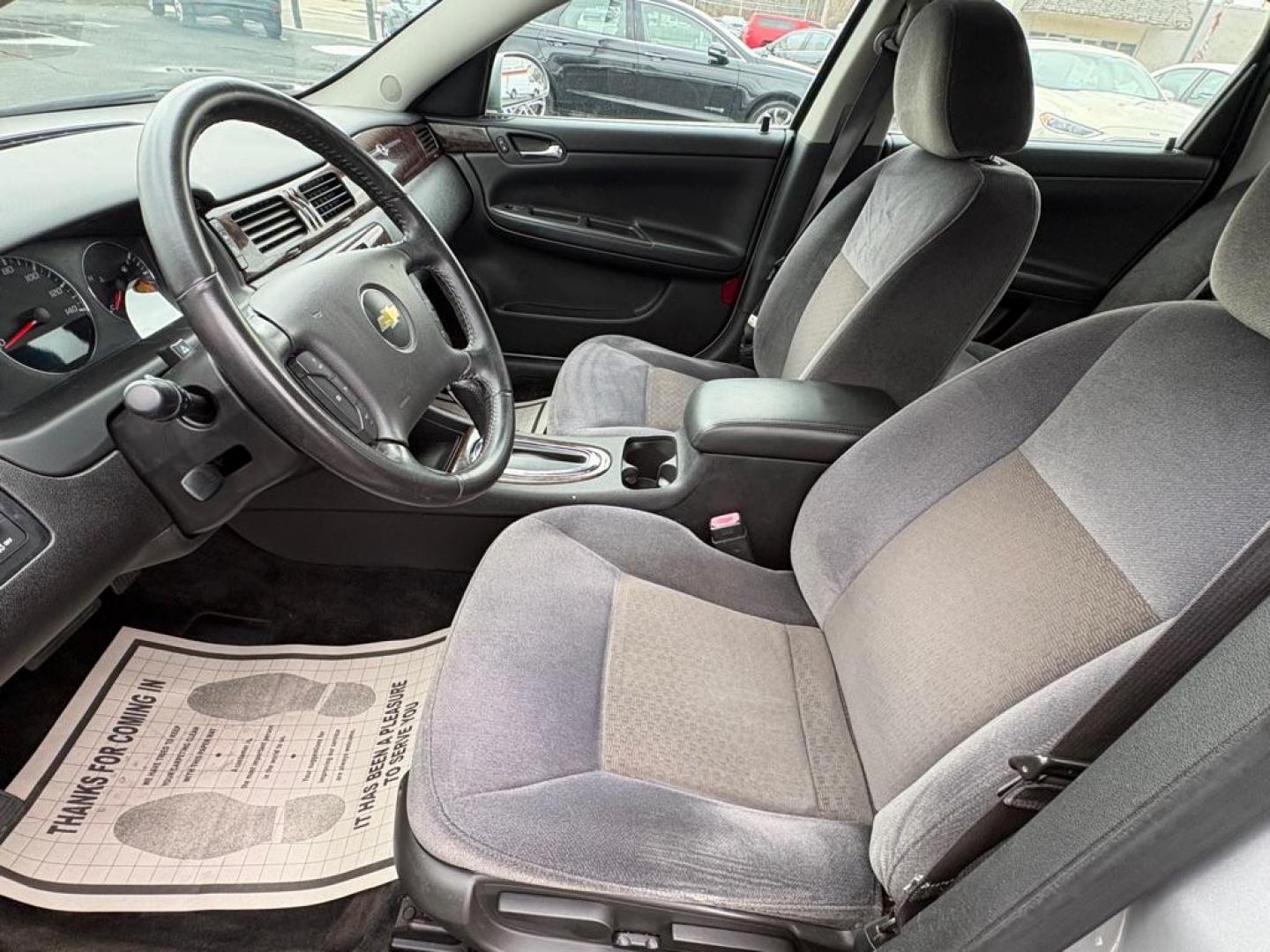 2014 SILVER CHEVROLET IMPALA LIMITED LT (2G1WB5E34E1) with an 3.6L engine, Automatic transmission, located at 501 E. Columbia St., Springfield, OH, 45503, (800) 262-7122, 39.925262, -83.801796 - ***Limited LT***Sunroof***New Tires***New Air Filter and Cabin Air Filter***Fresh Oil Change***3.6L V6*** Jay North Auto has offered hand picked vehicles since 1965! Our customer's enjoy a NO pressure buying experience with a small town feel. We are a preferred dealer for many local credit un - Photo#7