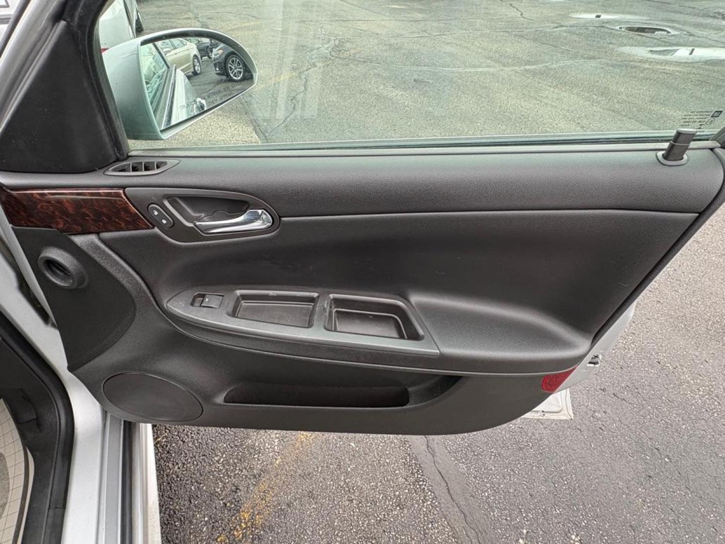 2014 SILVER CHEVROLET IMPALA LIMITED LT (2G1WB5E34E1) with an 3.6L engine, Automatic transmission, located at 501 E. Columbia St., Springfield, OH, 45503, (800) 262-7122, 39.925262, -83.801796 - ***Limited LT***Sunroof***New Tires***New Air Filter and Cabin Air Filter***Fresh Oil Change***3.6L V6*** Jay North Auto has offered hand picked vehicles since 1965! Our customer's enjoy a NO pressure buying experience with a small town feel. We are a preferred dealer for many local credit un - Photo#15