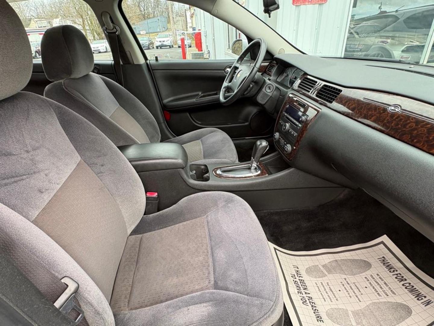 2014 SILVER CHEVROLET IMPALA LIMITED LT (2G1WB5E34E1) with an 3.6L engine, Automatic transmission, located at 501 E. Columbia St., Springfield, OH, 45503, (800) 262-7122, 39.925262, -83.801796 - ***Limited LT***Sunroof***New Tires***New Air Filter and Cabin Air Filter***Fresh Oil Change***3.6L V6*** Jay North Auto has offered hand picked vehicles since 1965! Our customer's enjoy a NO pressure buying experience with a small town feel. We are a preferred dealer for many local credit un - Photo#16