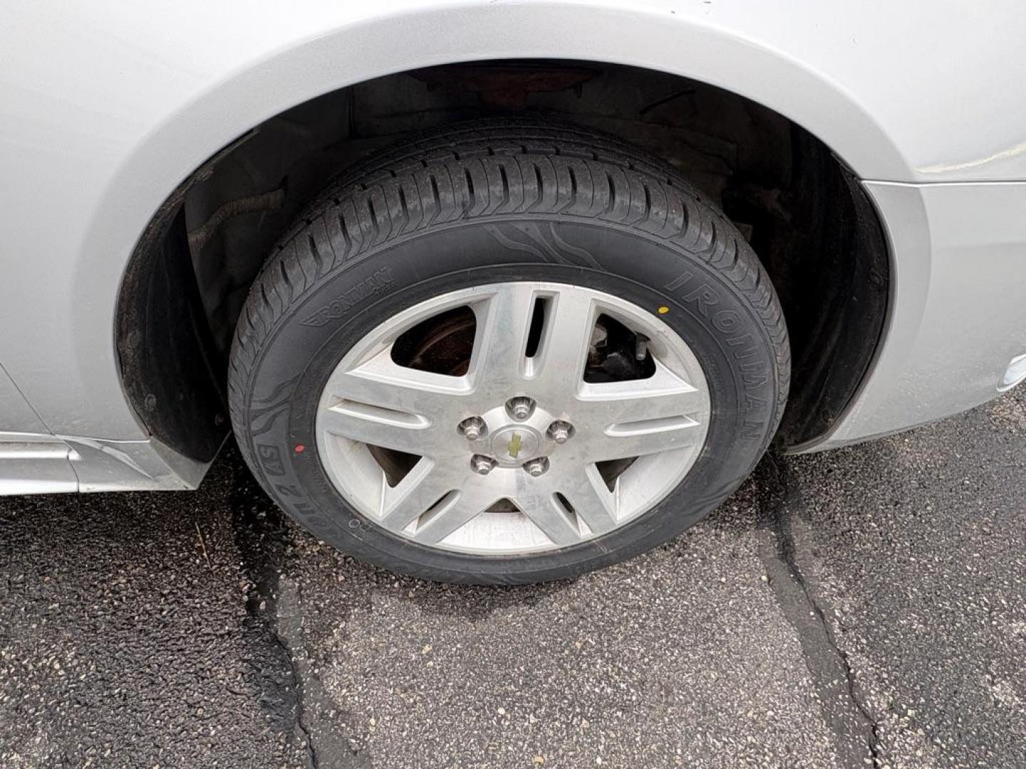 2014 SILVER CHEVROLET IMPALA LIMITED LT (2G1WB5E34E1) with an 3.6L engine, Automatic transmission, located at 501 E. Columbia St., Springfield, OH, 45503, (800) 262-7122, 39.925262, -83.801796 - ***Limited LT***Sunroof***New Tires***New Air Filter and Cabin Air Filter***Fresh Oil Change***3.6L V6*** Jay North Auto has offered hand picked vehicles since 1965! Our customer's enjoy a NO pressure buying experience with a small town feel. We are a preferred dealer for many local credit un - Photo#18