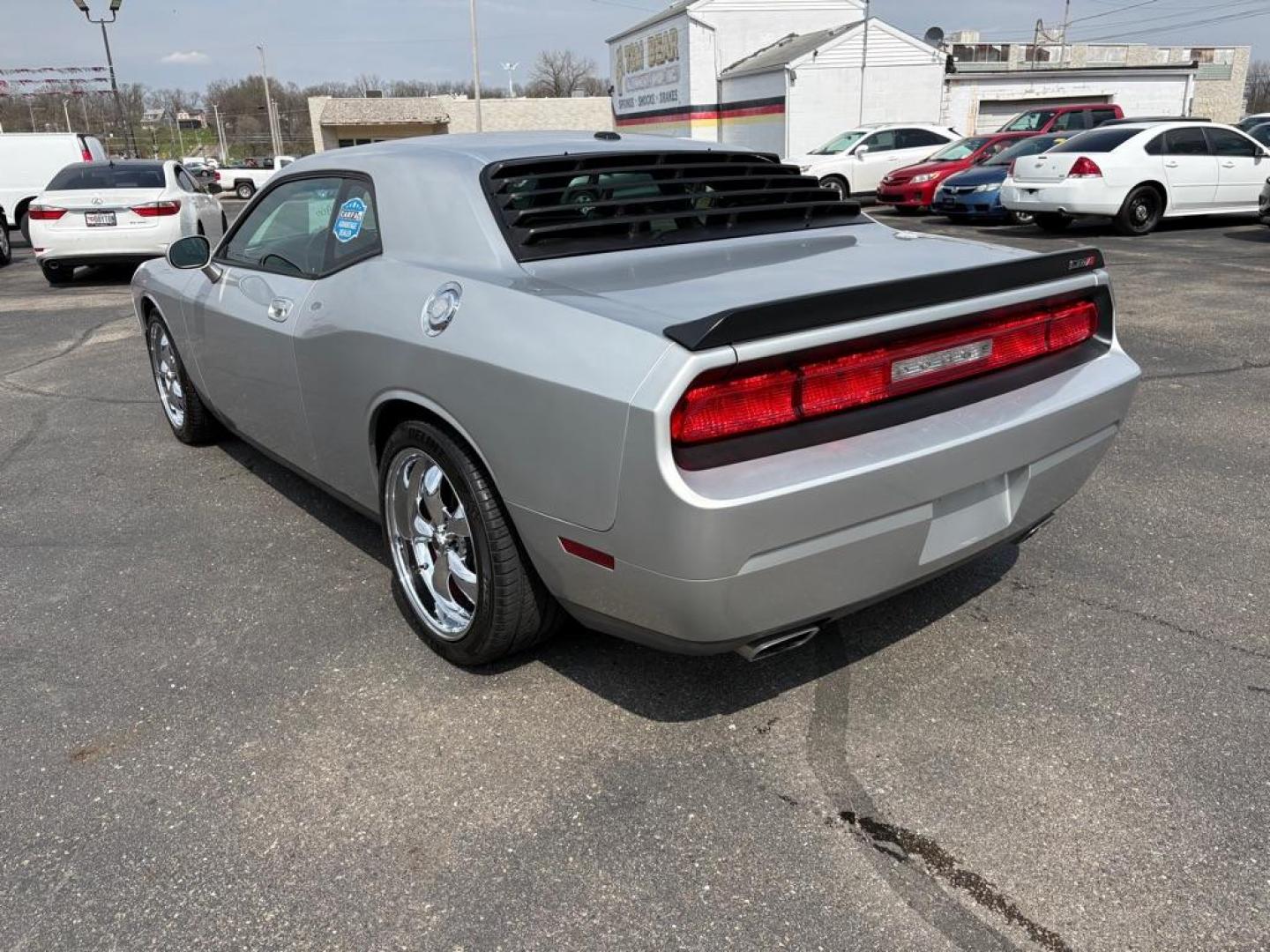 2009 SILVER DODGE CHALLENGER SRT-8 (2B3LJ74W59H) with an 6.1L engine, 6-Speed Manual transmission, located at 501 E. Columbia St., Springfield, OH, 45503, (800) 262-7122, 39.925262, -83.801796 - *** SRT 8 *** 6.1L *** Loaded *** 6 Speed Manual *** RWD *** Clean CarFax *** Oil and Filter Chage *** Cabin and Air filter *** Custom Wheels *** Jay North Auto has offered hand picked vehicles since 1965! Our customer's enjoy a NO pressure buying experience with a small town feel. We are a pr - Photo#4