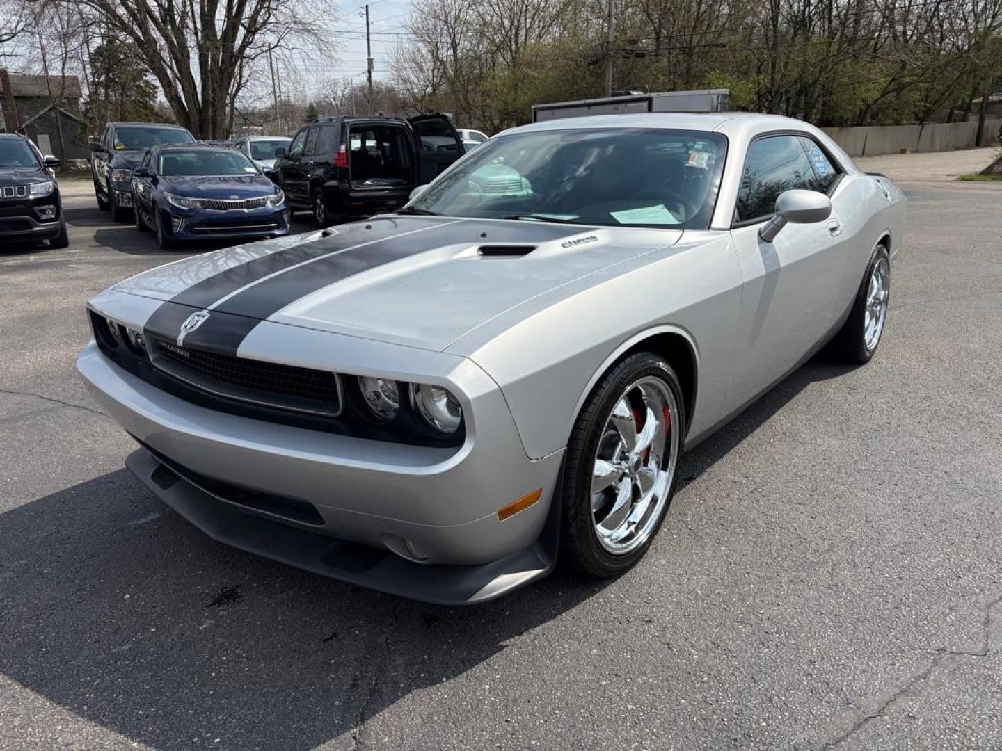 2009 SILVER DODGE CHALLENGER SRT-8 (2B3LJ74W59H) with an 6.1L engine, 6-Speed Manual transmission, located at 501 E. Columbia St., Springfield, OH, 45503, (800) 262-7122, 39.925262, -83.801796 - *** SRT 8 *** 6.1L *** Loaded *** 6 Speed Manual *** RWD *** Clean CarFax *** Oil and Filter Chage *** Cabin and Air filter *** Custom Wheels *** Jay North Auto has offered hand picked vehicles since 1965! Our customer's enjoy a NO pressure buying experience with a small town feel. We are a pr - Photo#6