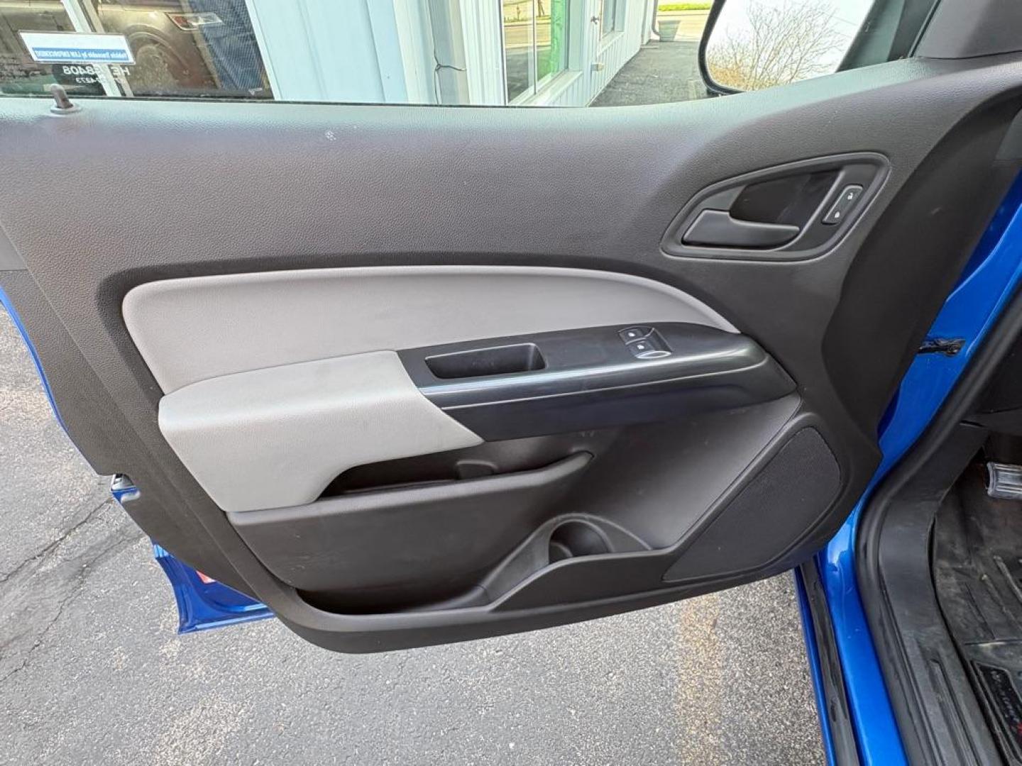 2018 BLUE CHEVROLET COLORADO (1GCHSAEAXJ1) with an 2.5L engine, 6-Speed Manual transmission, located at 501 E. Columbia St., Springfield, OH, 45503, (800) 262-7122, 39.925262, -83.801796 - *** Price Includes Documentation Fee! *** LOW MILES ***** Back Up Camera *** 6 Speed Manual **** Nice!!! *** Oil and filter change **** New Cabin and Air filter *** Jay North Auto has offered hand picked vehicles since 1965! Our customer's enjoy a NO pressure buying experience with a small town - Photo#8