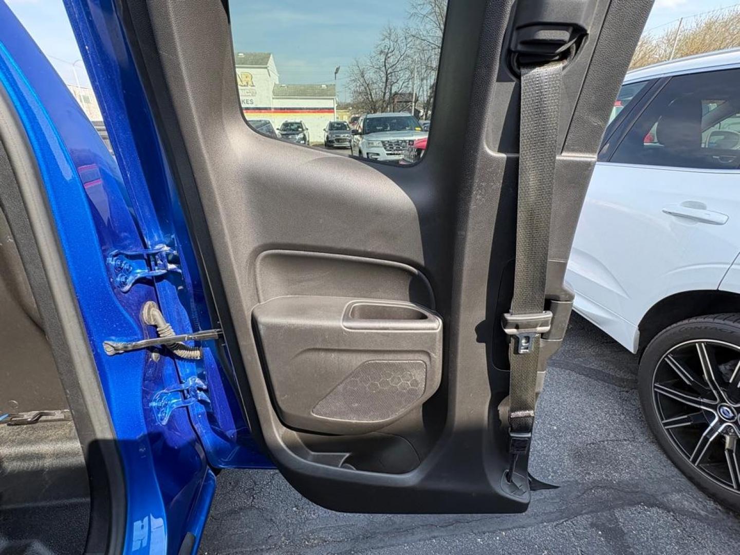 2018 BLUE CHEVROLET COLORADO (1GCHSAEAXJ1) with an 2.5L engine, 6-Speed Manual transmission, located at 501 E. Columbia St., Springfield, OH, 45503, (800) 262-7122, 39.925262, -83.801796 - *** Price Includes Documentation Fee! *** LOW MILES ***** Back Up Camera *** 6 Speed Manual **** Nice!!! *** Oil and filter change **** New Cabin and Air filter *** Jay North Auto has offered hand picked vehicles since 1965! Our customer's enjoy a NO pressure buying experience with a small town - Photo#10