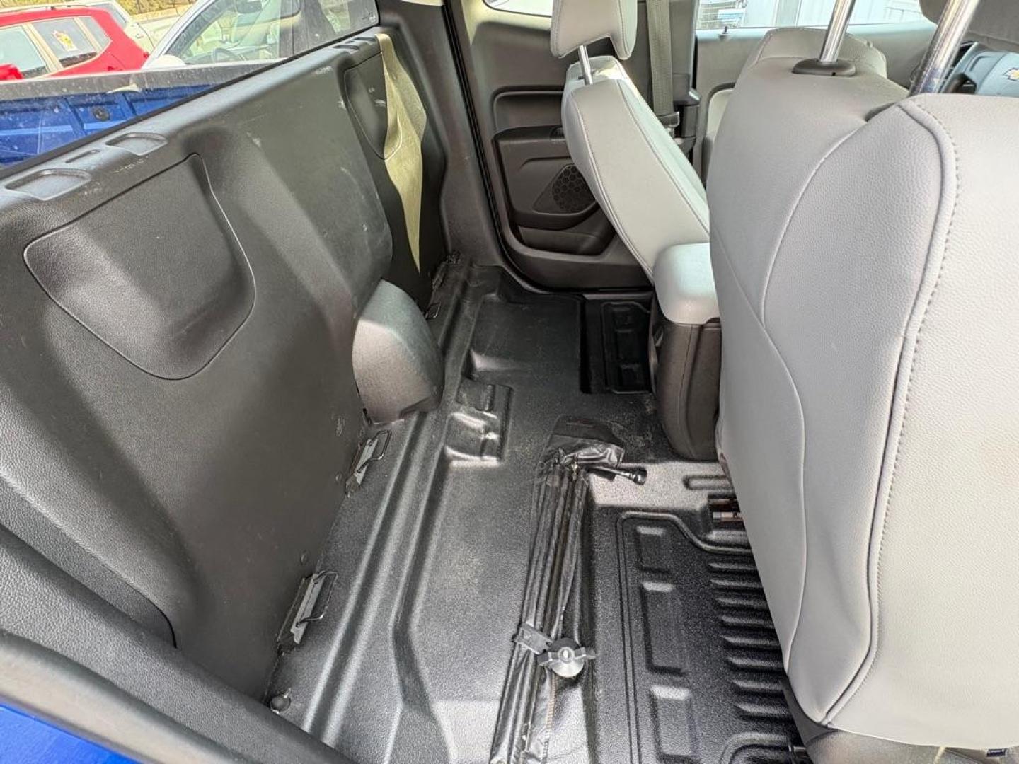 2018 BLUE CHEVROLET COLORADO (1GCHSAEAXJ1) with an 2.5L engine, 6-Speed Manual transmission, located at 501 E. Columbia St., Springfield, OH, 45503, (800) 262-7122, 39.925262, -83.801796 - *** Price Includes Documentation Fee! *** LOW MILES ***** Back Up Camera *** 6 Speed Manual **** Nice!!! *** Oil and filter change **** New Cabin and Air filter *** Jay North Auto has offered hand picked vehicles since 1965! Our customer's enjoy a NO pressure buying experience with a small town - Photo#13