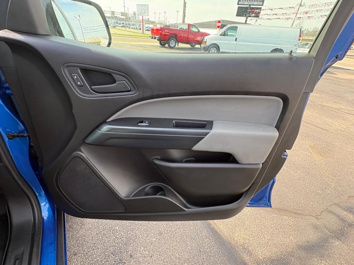 2018 BLUE CHEVROLET COLORADO (1GCHSAEAXJ1) with an 2.5L engine, 6-Speed Manual transmission, located at 501 E. Columbia St., Springfield, OH, 45503, (800) 262-7122, 39.925262, -83.801796 - *** Price Includes Documentation Fee! *** LOW MILES ***** Back Up Camera *** 6 Speed Manual **** Nice!!! *** Oil and filter change **** New Cabin and Air filter *** Jay North Auto has offered hand picked vehicles since 1965! Our customer's enjoy a NO pressure buying experience with a small town - Photo#15