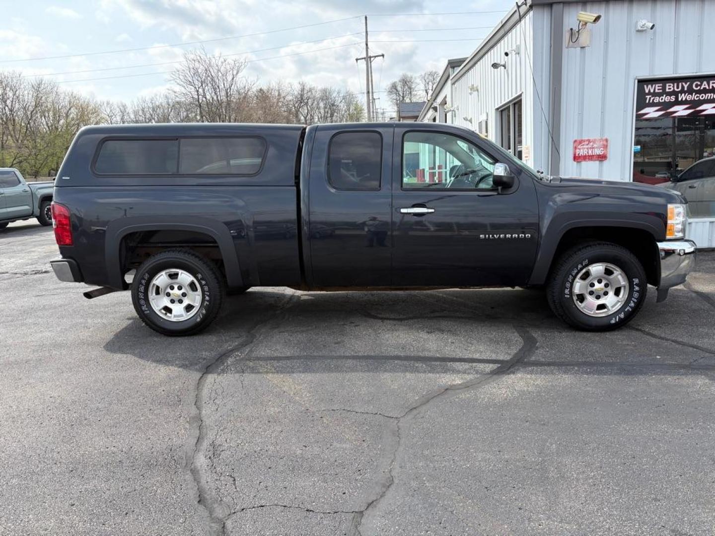 2013 BLUE CHEVROLET SILVERADO 1500 LT (1GCRCSE07DZ) with an 5.3L engine, Automatic transmission, located at 501 E. Columbia St., Springfield, OH, 45503, (800) 262-7122, 39.925262, -83.801796 - ***Price Includes Documentation Fee***Clean Carfax***LT***5.3L V8***New Rear Brake Pads and Rotors***New Tires***New Air Filter***Fresh Oil Change*** Jay North Auto has offered hand picked vehicles since 1965! Our customer's enjoy a NO pressure buying experience with a small town feel. We are - Photo#1