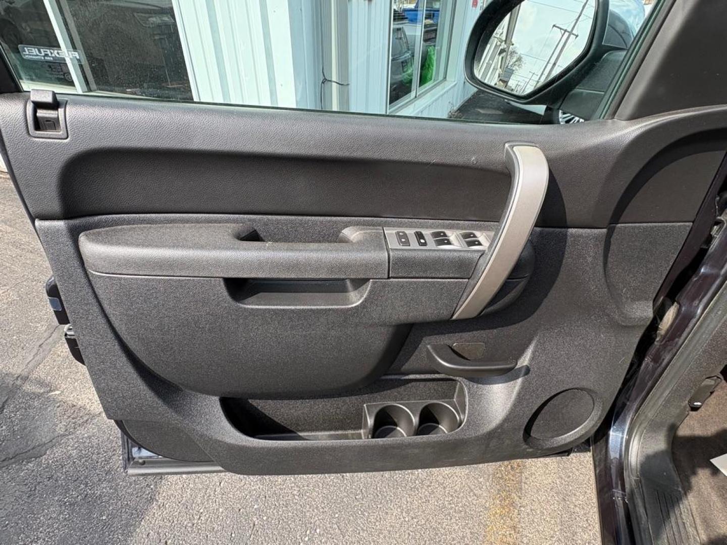 2013 BLUE CHEVROLET SILVERADO 1500 LT (1GCRCSE07DZ) with an 5.3L engine, Automatic transmission, located at 501 E. Columbia St., Springfield, OH, 45503, (800) 262-7122, 39.925262, -83.801796 - ***Price Includes Documentation Fee***Clean Carfax***LT***5.3L V8***New Rear Brake Pads and Rotors***New Tires***New Air Filter***Fresh Oil Change*** Jay North Auto has offered hand picked vehicles since 1965! Our customer's enjoy a NO pressure buying experience with a small town feel. We are - Photo#7
