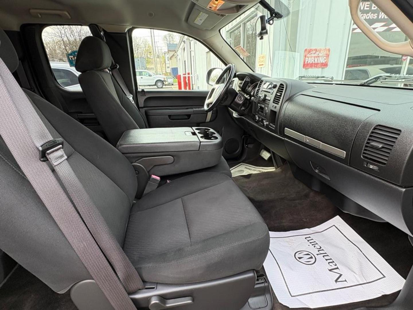 2013 BLUE CHEVROLET SILVERADO 1500 LT (1GCRCSE07DZ) with an 5.3L engine, Automatic transmission, located at 501 E. Columbia St., Springfield, OH, 45503, (800) 262-7122, 39.925262, -83.801796 - ***Price Includes Documentation Fee***Clean Carfax***LT***5.3L V8***New Rear Brake Pads and Rotors***New Tires***New Air Filter***Fresh Oil Change*** Jay North Auto has offered hand picked vehicles since 1965! Our customer's enjoy a NO pressure buying experience with a small town feel. We are - Photo#15