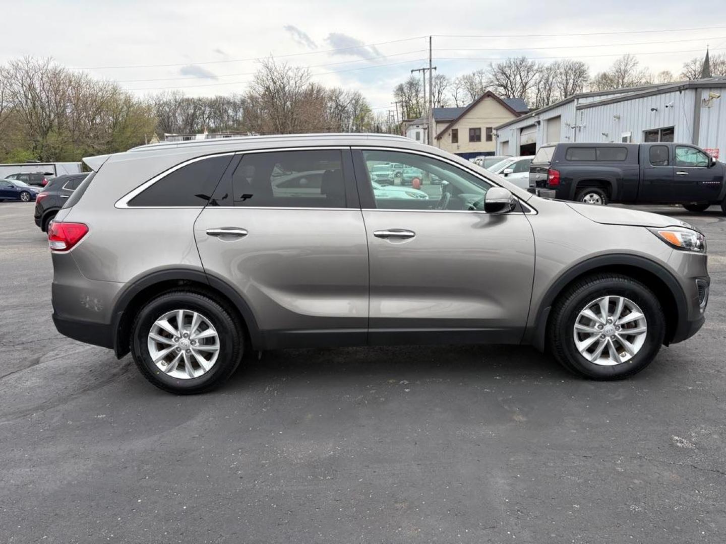 2016 GRAY KIA SORENTO LX (5XYPG4A36GG) with an 2.4L engine, Automatic transmission, located at 501 E. Columbia St., Springfield, OH, 45503, (800) 262-7122, 39.925262, -83.801796 - ***Price Includes Documentation Fee!***LX***Heated Seats***3rd Row Seating***All New Brake Pads and Rotors***New Tires***New Spark Plugs***New Wiper Blades***New Air Filter and Cabin Air Filter*** Jay North Auto has offered hand picked vehicles since 1965! Our customer's enjoy a NO pressure buy - Photo#1