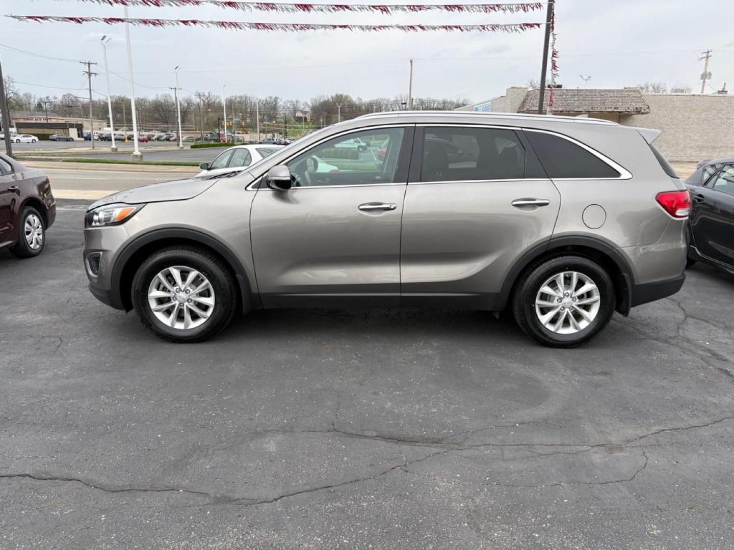 2016 GRAY KIA SORENTO LX (5XYPG4A36GG) with an 2.4L engine, Automatic transmission, located at 501 E. Columbia St., Springfield, OH, 45503, (800) 262-7122, 39.925262, -83.801796 - ***Price Includes Documentation Fee!***LX***Heated Seats***3rd Row Seating***All New Brake Pads and Rotors***New Tires***New Spark Plugs***New Wiper Blades***New Air Filter and Cabin Air Filter*** Jay North Auto has offered hand picked vehicles since 1965! Our customer's enjoy a NO pressure buy - Photo#4