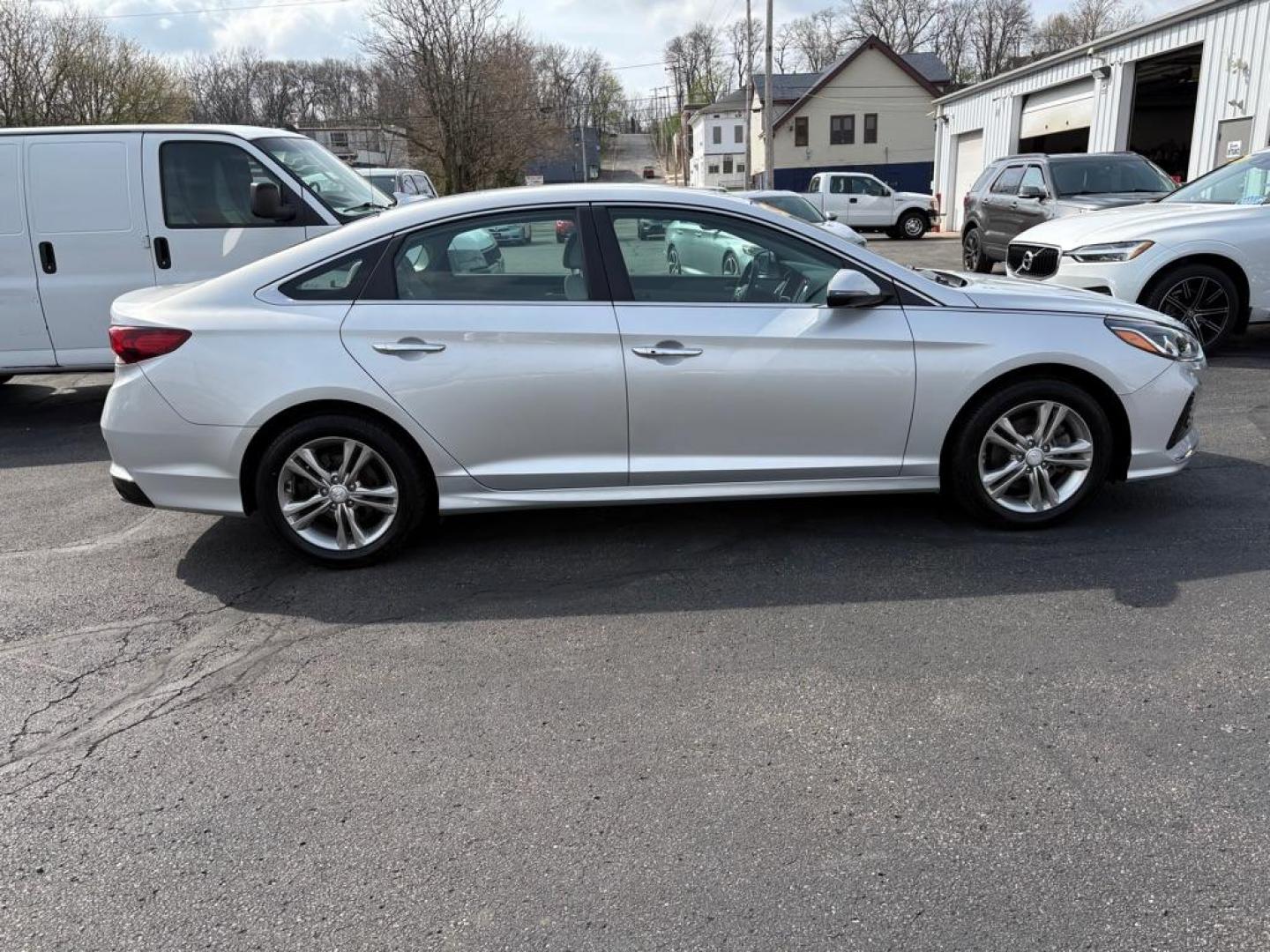 2018 SILVER HYUNDAI SONATA SEL (5NPE34AF6JH) with an 2.4L engine, Automatic transmission, located at 501 E. Columbia St., Springfield, OH, 45503, (800) 262-7122, 39.925262, -83.801796 - ***Price Includes Doc Fee!***SEL***Blind Spot***Heated Seats***Apple Carplay***New Battery***New Front Brake Pads and Rotors***New Spark Plugs***New Wiper Blades***New Air Filter and Cabin Air Filter*** Jay North Auto has offered hand picked vehicles since 1965! Our customer's enjoy a NO pressu - Photo#1