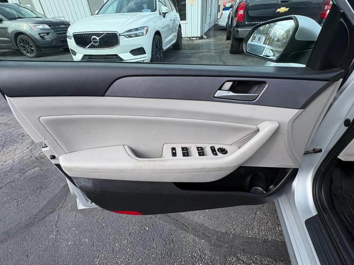 2018 SILVER HYUNDAI SONATA SEL (5NPE34AF6JH) with an 2.4L engine, Automatic transmission, located at 501 E. Columbia St., Springfield, OH, 45503, (800) 262-7122, 39.925262, -83.801796 - ***Price Includes Doc Fee!***SEL***Blind Spot***Heated Seats***Apple Carplay***New Battery***New Front Brake Pads and Rotors***New Spark Plugs***New Wiper Blades***New Air Filter and Cabin Air Filter*** Jay North Auto has offered hand picked vehicles since 1965! Our customer's enjoy a NO pressu - Photo#7