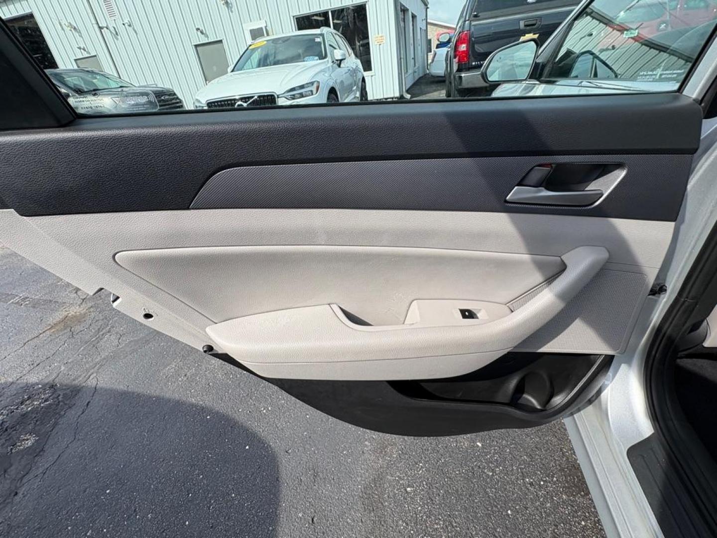 2018 SILVER HYUNDAI SONATA SEL (5NPE34AF6JH) with an 2.4L engine, Automatic transmission, located at 501 E. Columbia St., Springfield, OH, 45503, (800) 262-7122, 39.925262, -83.801796 - ***Price Includes Doc Fee!***SEL***Blind Spot***Heated Seats***Apple Carplay***New Battery***New Front Brake Pads and Rotors***New Spark Plugs***New Wiper Blades***New Air Filter and Cabin Air Filter*** Jay North Auto has offered hand picked vehicles since 1965! Our customer's enjoy a NO pressu - Photo#11