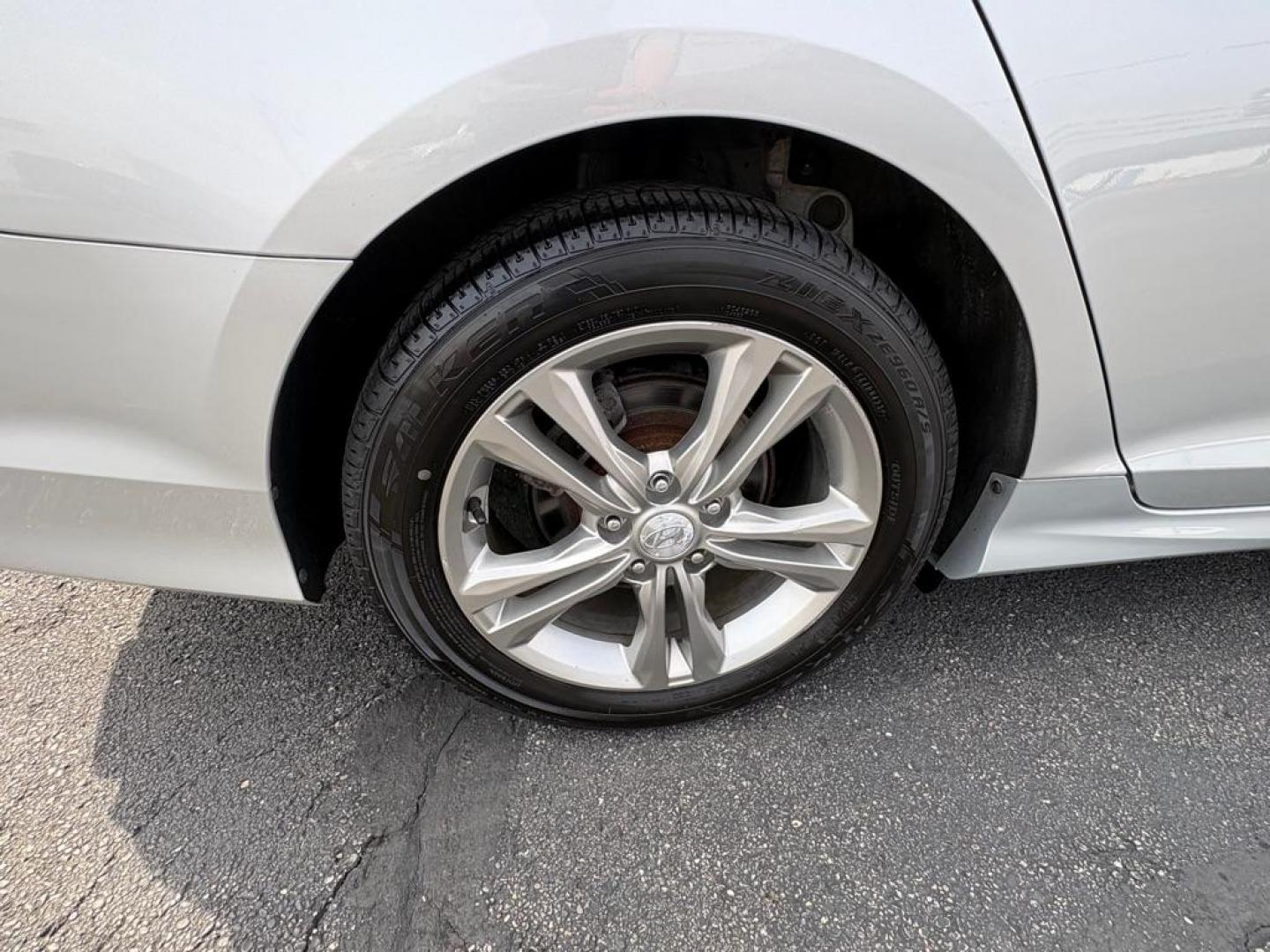2018 SILVER HYUNDAI SONATA SEL (5NPE34AF6JH) with an 2.4L engine, Automatic transmission, located at 501 E. Columbia St., Springfield, OH, 45503, (800) 262-7122, 39.925262, -83.801796 - ***Price Includes Doc Fee!***SEL***Blind Spot***Heated Seats***Apple Carplay***New Battery***New Front Brake Pads and Rotors***New Spark Plugs***New Wiper Blades***New Air Filter and Cabin Air Filter*** Jay North Auto has offered hand picked vehicles since 1965! Our customer's enjoy a NO pressu - Photo#19