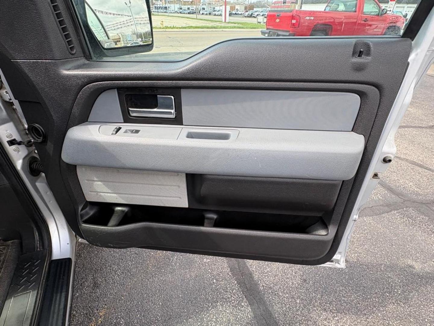 2013 SILVER FORD F150 XL REGULAR CAB (1FTMF1CM0DK) with an 3.7L engine, Automatic transmission, located at 501 E. Columbia St., Springfield, OH, 45503, (800) 262-7122, 39.925262, -83.801796 - ***Price Includes Documentation Fee!***LOW MILES***Only 37k Miles***XL***Tommy Gate***3.7L V6***New Rear Shocks***New Rear Brakes***New Air Filter***New Wipers***Fresh Oil Change*** Jay North Auto has offered hand picked vehicles since 1965! Our customer's enjoy a NO pressure buying experience - Photo#9