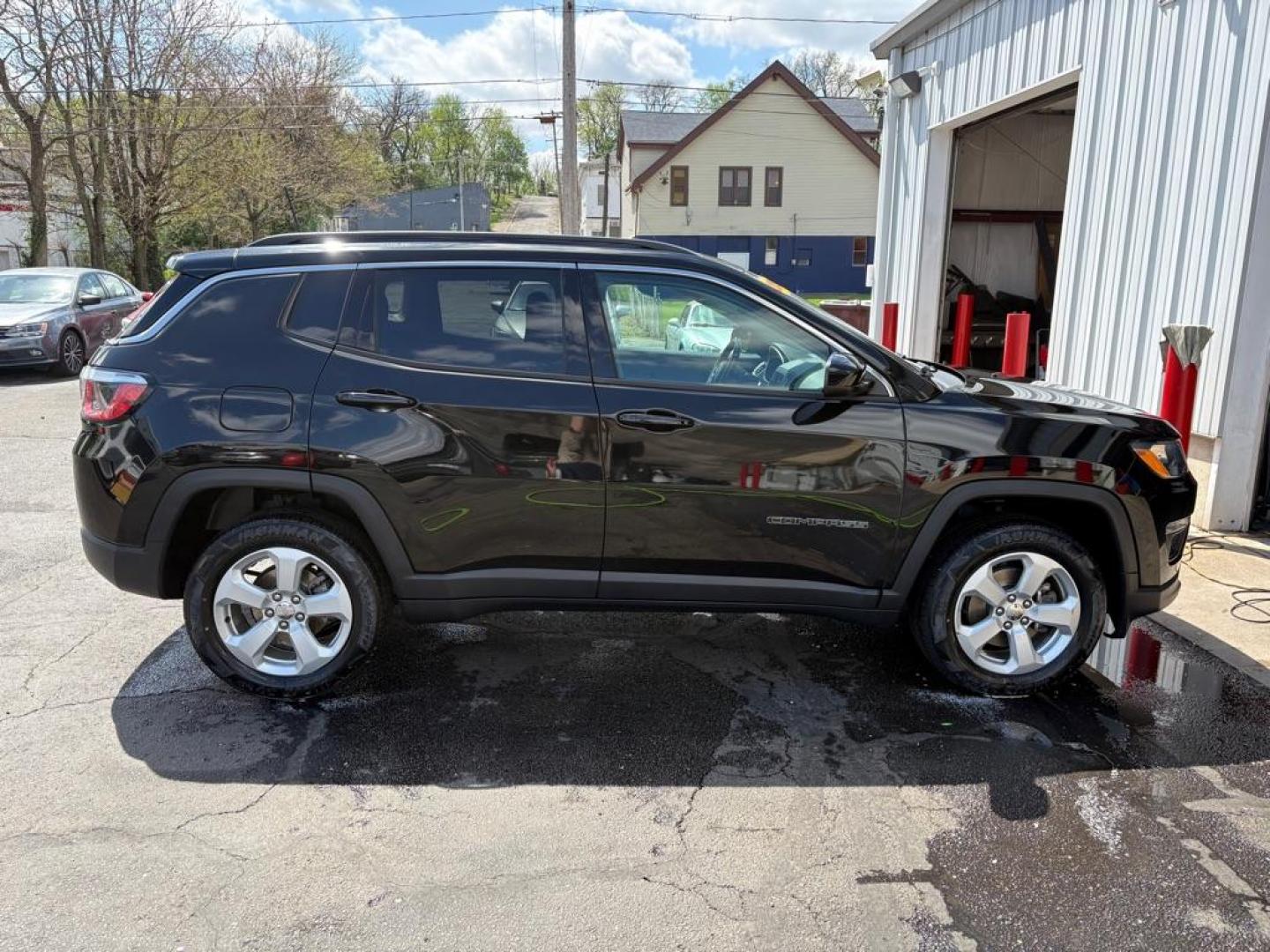 2019 BLACK JEEP COMPASS LATITUDE (3C4NJDBB1KT) with an 2.4L engine, Automatic transmission, located at 501 E. Columbia St., Springfield, OH, 45503, (800) 262-7122, 39.925262, -83.801796 - *** New Tires *** New Aux Battery *** 4x4 *** Clean CarFax *** Apple CarPlay *** New Front Brakes *** New Wipers *** New Cabin and Air Filters *** Oil Chage *** New Stabilizer link *** Nice !!! Jay North Auto has offered hand picked vehicles since 1965! Our customer's enjoy a NO pressure buying e - Photo#1