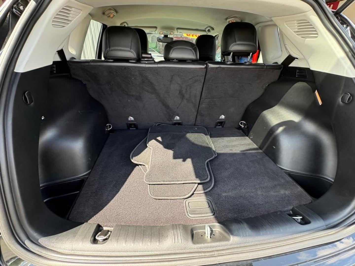 2019 BLACK JEEP COMPASS LATITUDE (3C4NJDBB1KT) with an 2.4L engine, Automatic transmission, located at 501 E. Columbia St., Springfield, OH, 45503, (800) 262-7122, 39.925262, -83.801796 - *** New Tires *** New Aux Battery *** 4x4 *** Clean CarFax *** Apple CarPlay *** New Front Brakes *** New Wipers *** New Cabin and Air Filters *** Oil Chage *** New Stabilizer link *** Nice !!! Jay North Auto has offered hand picked vehicles since 1965! Our customer's enjoy a NO pressure buying e - Photo#12