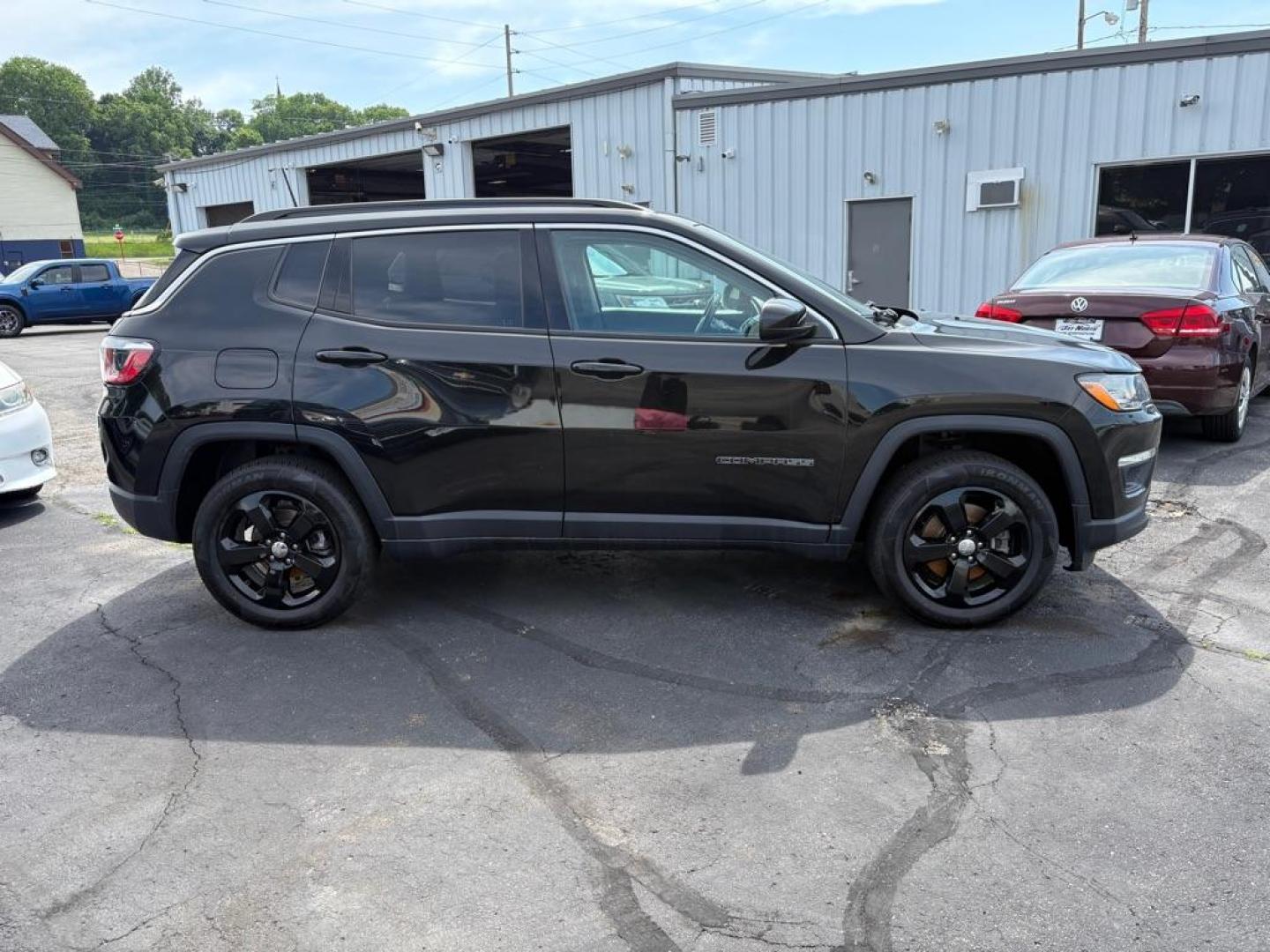 2019 BLACK JEEP COMPASS LATITUDE (3C4NJDBB1KT) with an 2.4L engine, Automatic transmission, located at 501 E. Columbia St., Springfield, OH, 45503, (800) 262-7122, 39.925262, -83.801796 - *** New Tires *** New Aux Battery *** 4x4 *** Clean CarFax *** Apple CarPlay *** New Front Brakes *** New Wipers *** New Cabin and Air Filters *** Oil Chage *** New Stabilizer link *** Nice !!! Jay North Auto has offered hand picked vehicles since 1965! Our customer's enjoy a NO pressure buying e - Photo#1