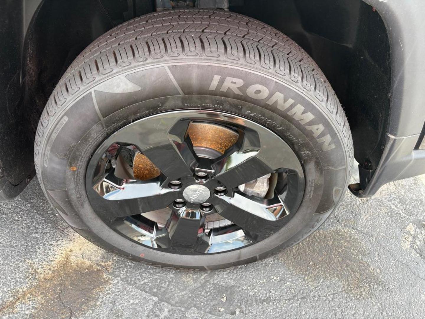 2019 BLACK JEEP COMPASS LATITUDE (3C4NJDBB1KT) with an 2.4L engine, Automatic transmission, located at 501 E. Columbia St., Springfield, OH, 45503, (800) 262-7122, 39.925262, -83.801796 - *** New Tires *** New Aux Battery *** 4x4 *** Clean CarFax *** Apple CarPlay *** New Front Brakes *** New Wipers *** New Cabin and Air Filters *** Oil Chage *** New Stabilizer link *** Nice !!! Jay North Auto has offered hand picked vehicles since 1965! Our customer's enjoy a NO pressure buying e - Photo#6