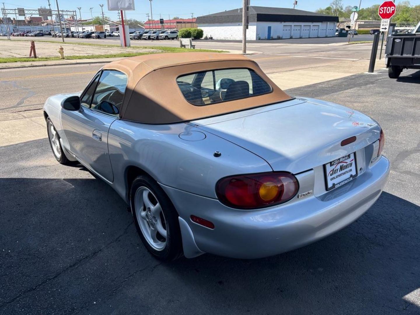 1999 SILVER MAZDA MX-5 MIATA (JM1NB3530X0) with an 1.8L engine, Automatic transmission, located at 501 E. Columbia St., Springfield, OH, 45503, (800) 262-7122, 39.925262, -83.801796 - *** New Tires *** New Top *** New Brakes *** Tune Up *** Oil Change *** New Belt *** New Harmonic Balancer *** Clean CarFax *** Jay North Auto has offered hand picked vehicles since 1965! Our customer's enjoy a NO pressure buying experience with a small town feel. We are a preferred dealer for - Photo#4